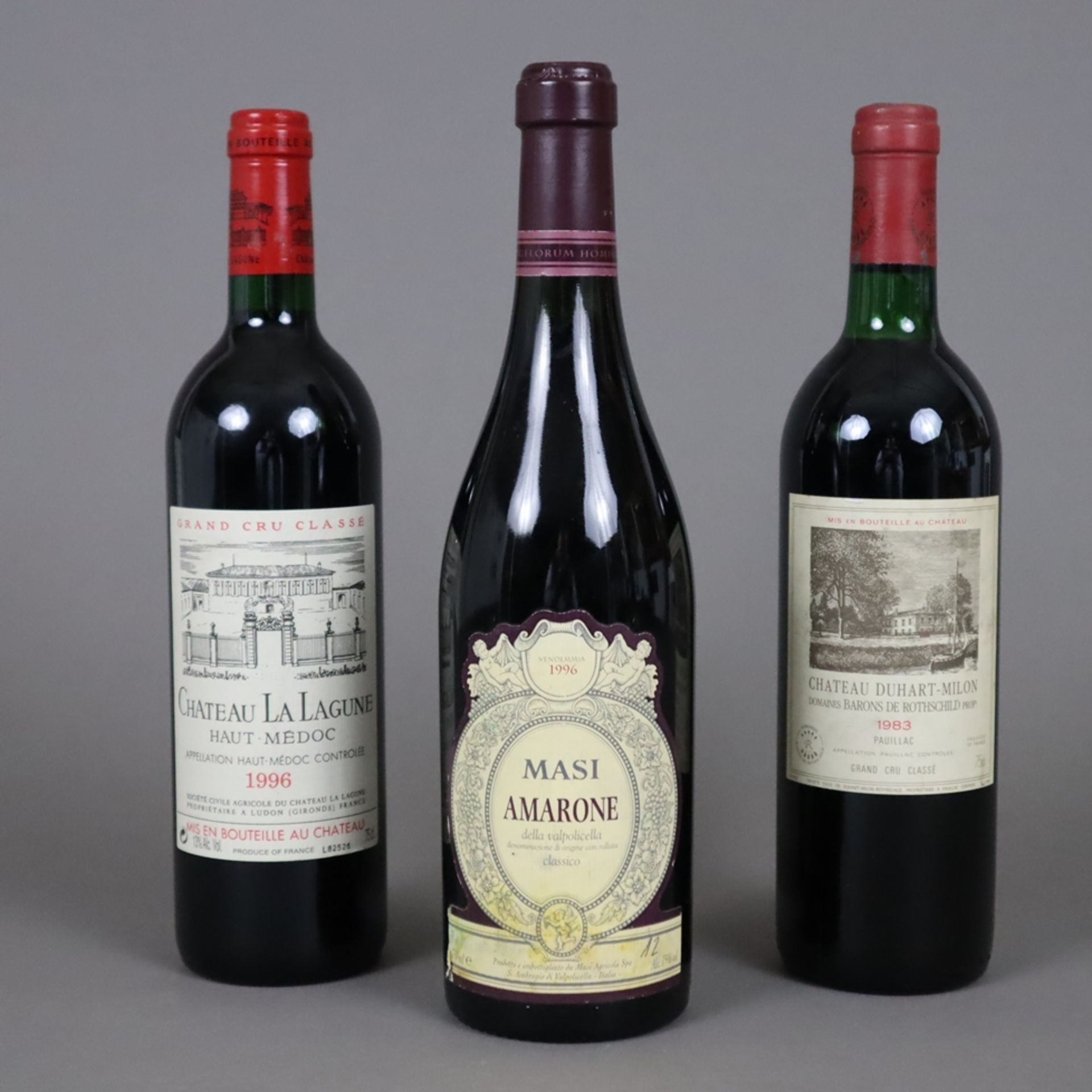 Weinkonvolut - 3 Flaschen, davon 1 Flasche Château Duhart Milon Domaines Barons de Rothschild 1983,