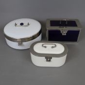 Drei Vorratsdosen - Keramik/Email, Metallmontur, 1x ovale Gebäckdose, Wächtersbach, um 1910, Kerami