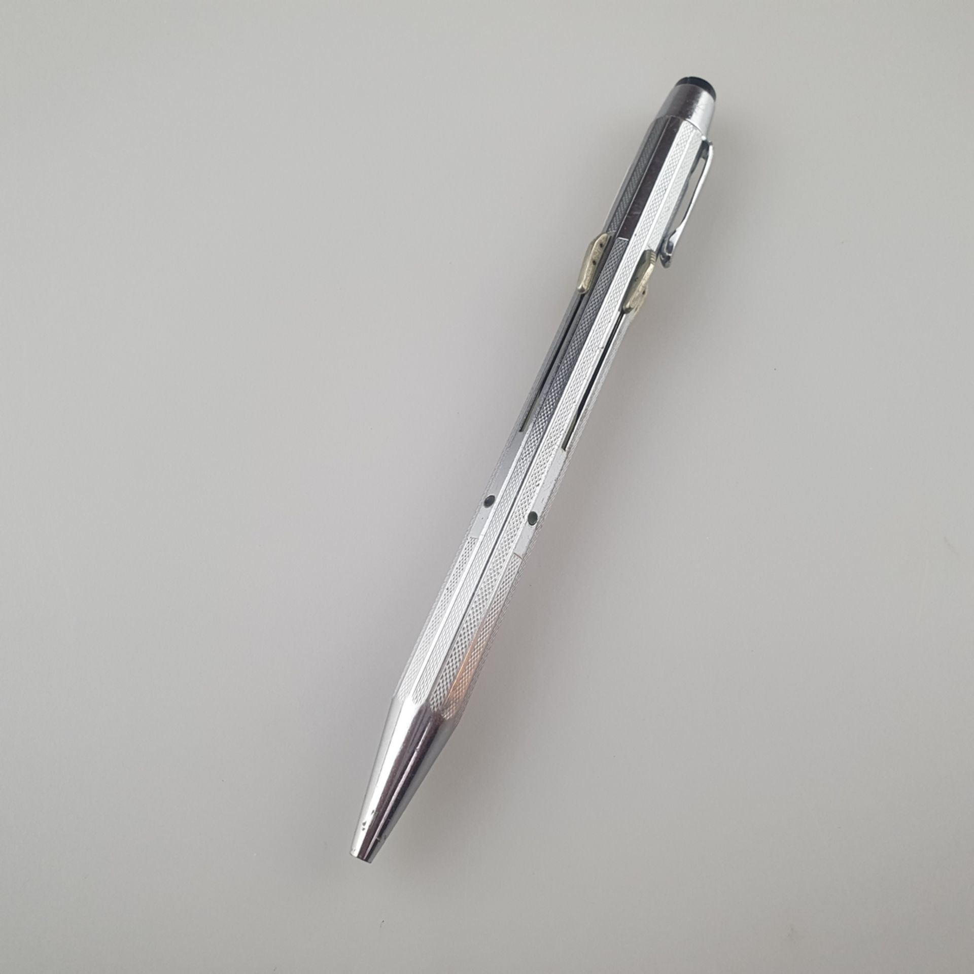 Mehrfarb-Kugelschreiber MONTBLANC - Stahlgehäuse mit guillochierten Kanneluren, L. ca.13,2 cm, leic
