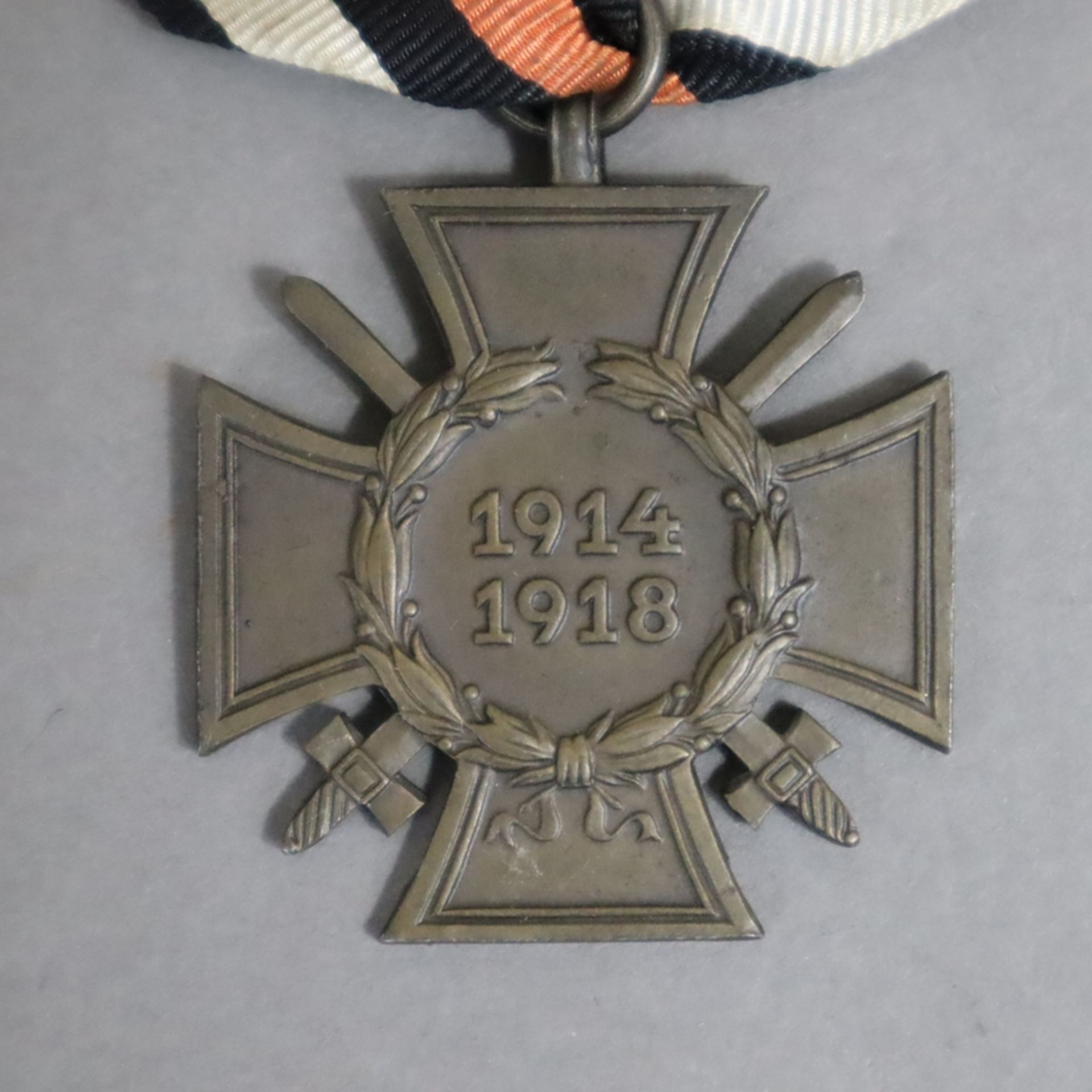 Zwei Ehrenzeichen - 1x Eisernes Kreuz WKI- 1914, Kaiserreich, Nadelhaken gestempelt "G", ca.4,2x4,2 - Bild 2 aus 5