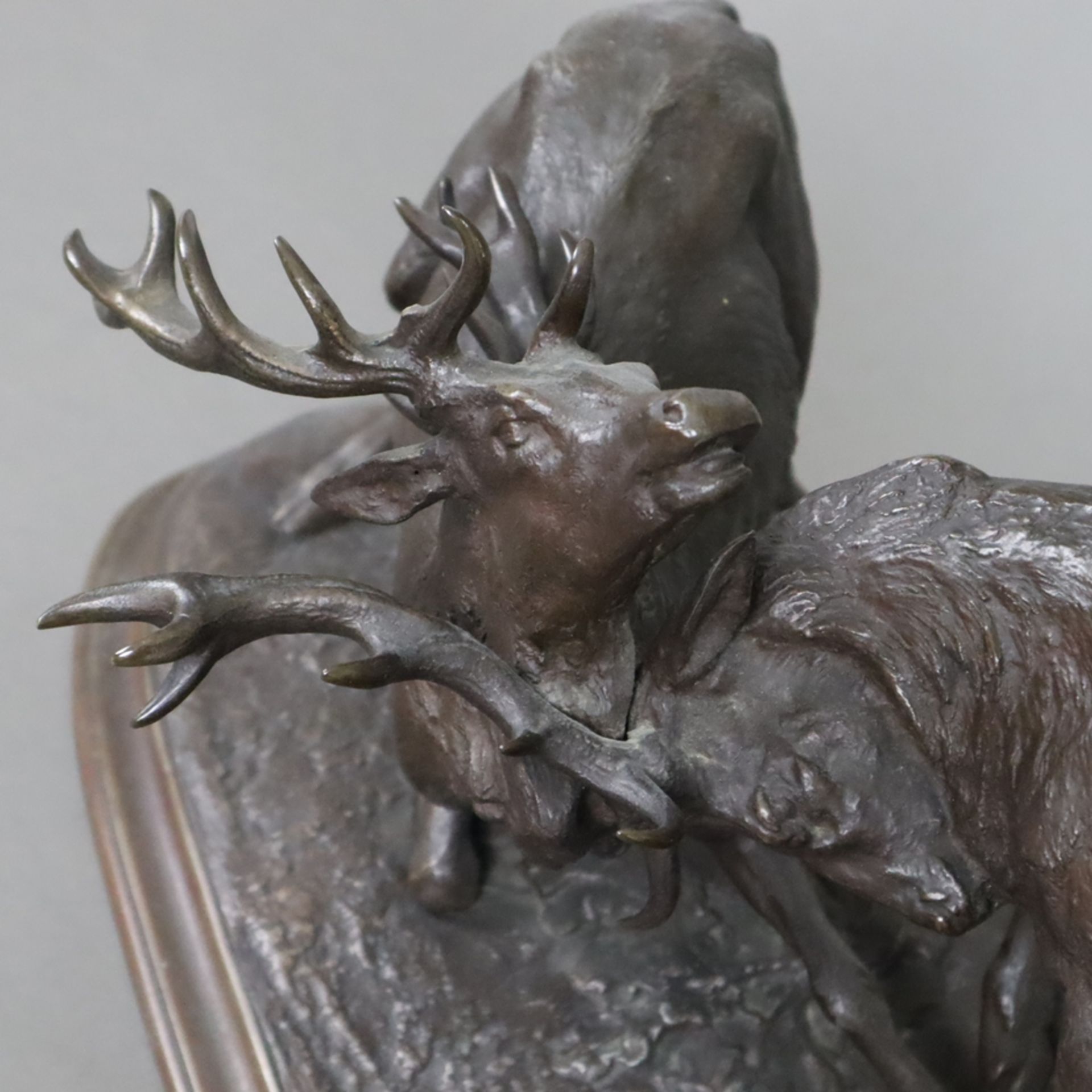 Hirschgruppe nach der Bronzeskulptur „Combat de Cerfs“ von Thomas Francois Cartier (1879 - 1943) - - Image 3 of 11