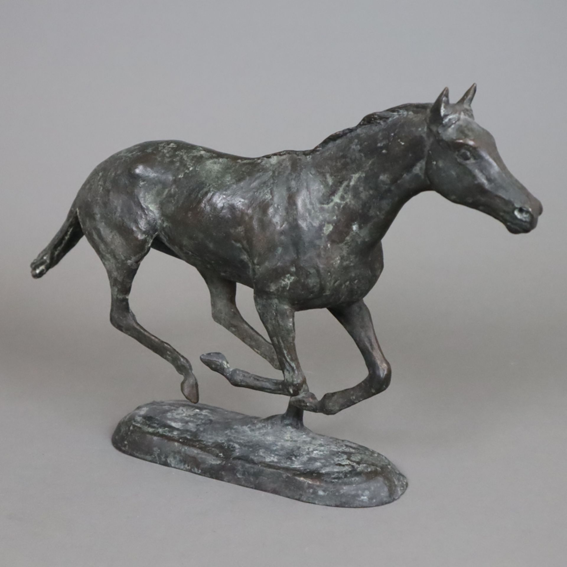 Stralendorff-Eilers, Friederun von (1916 Gamehl -2011 Preetz) - "Galoppierendes Pferd", Bronze, dun