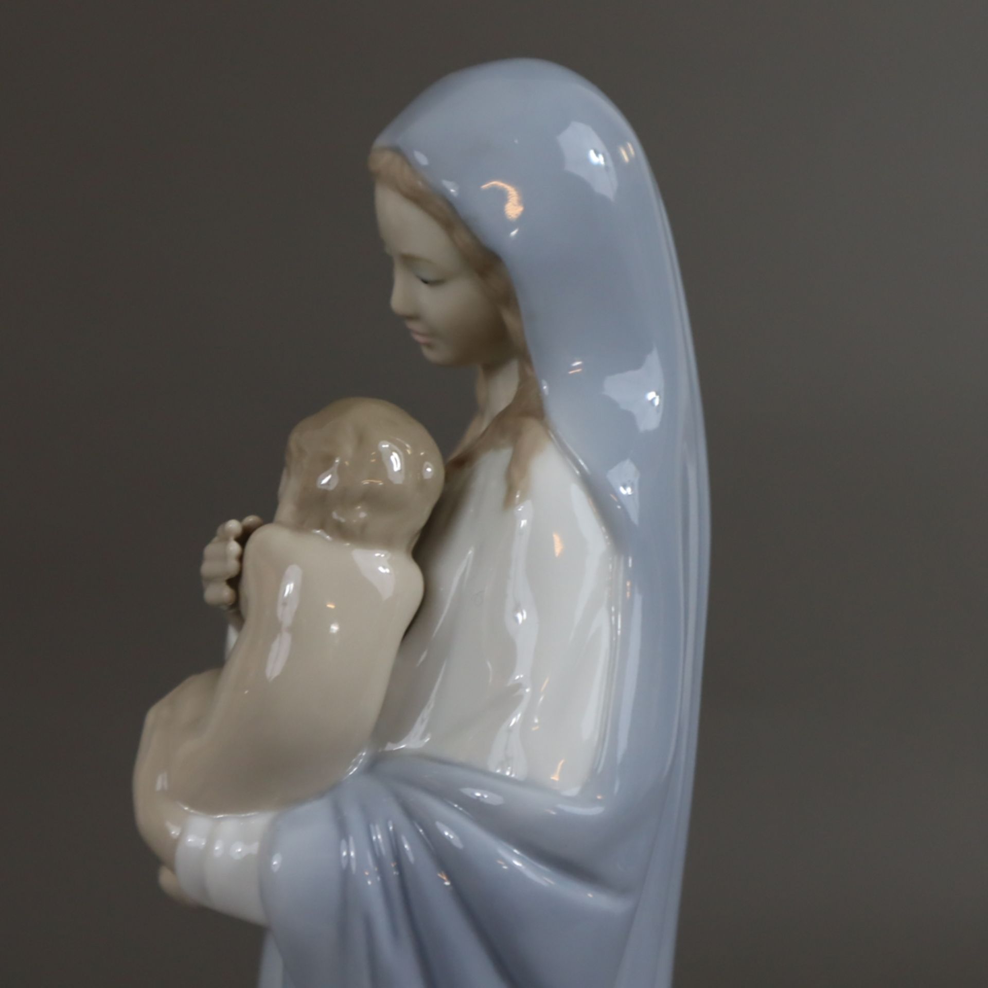 Porzellanfigur "Madonna der Blumen" - Lladro, Spanien, Modellnr. 8322, Entwurf von Jose Javier Mala - Bild 6 aus 10