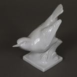Vogelfigur "Kleiber" - Höchst, Weißporzellan, Kleiber auf einem Ast sitzend, Bodenunterseite mit bl