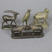 Vier kleine Bronzefiguren - meist Indien, unterschiedliche Bronzelegierungen, Antilope, Widderpaar,