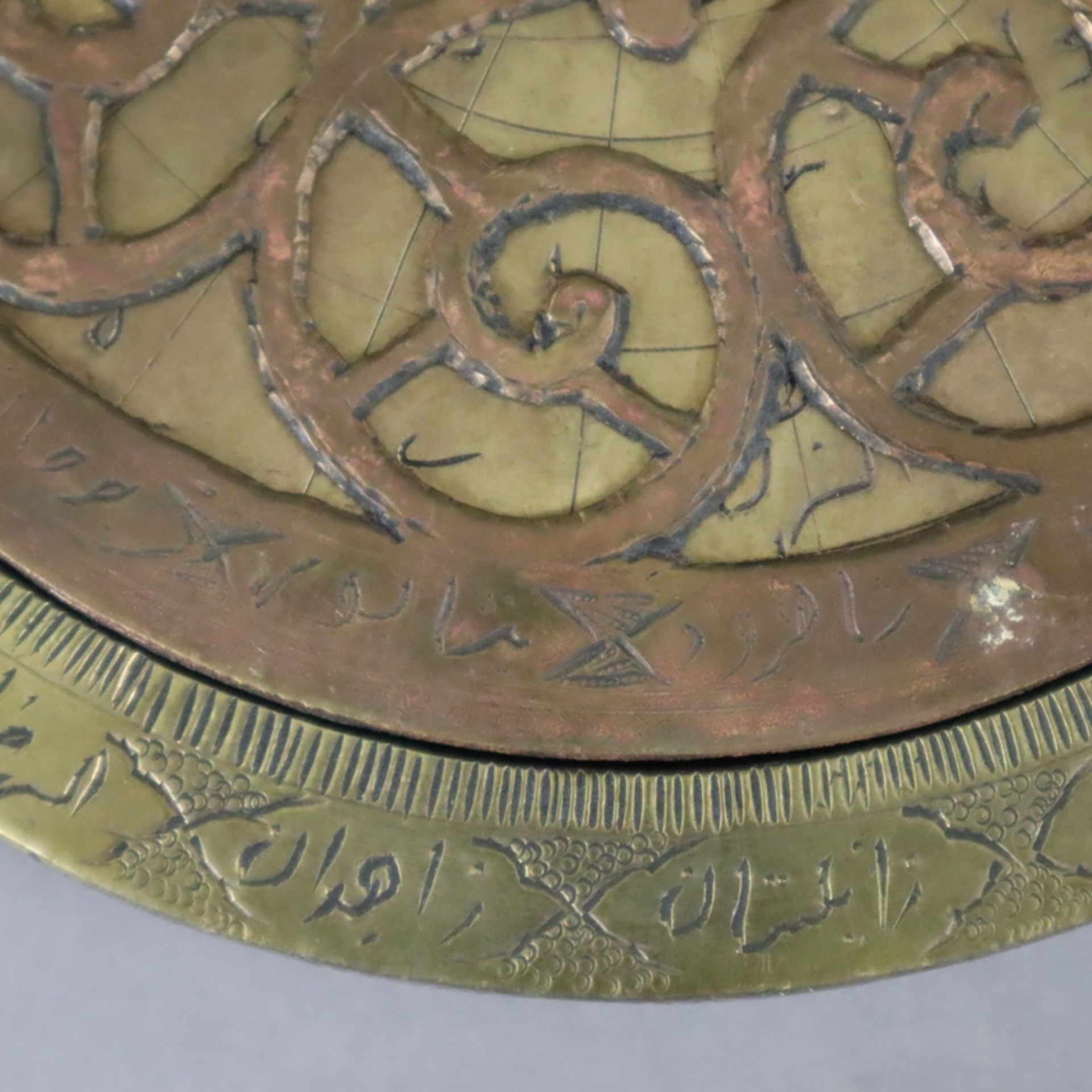 Astrolabium - wohl Persien 19./20.Jh., Messing, graviert, kreisförmige Mater mit erhöhtem Limbus, v - Bild 7 aus 11