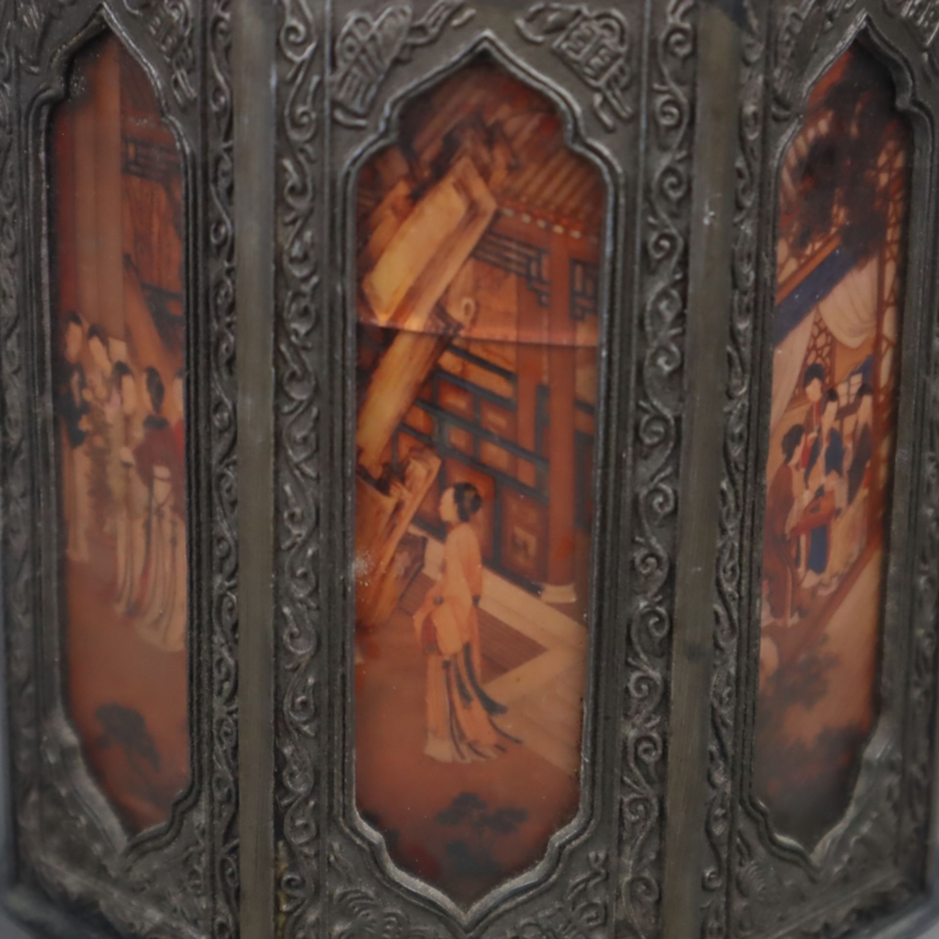Teedose - China 1.Hälfte 20.Jh., Zinn, oktogonale Laternenform, mit acht feinen Hinterglasbildern, - Image 4 of 10