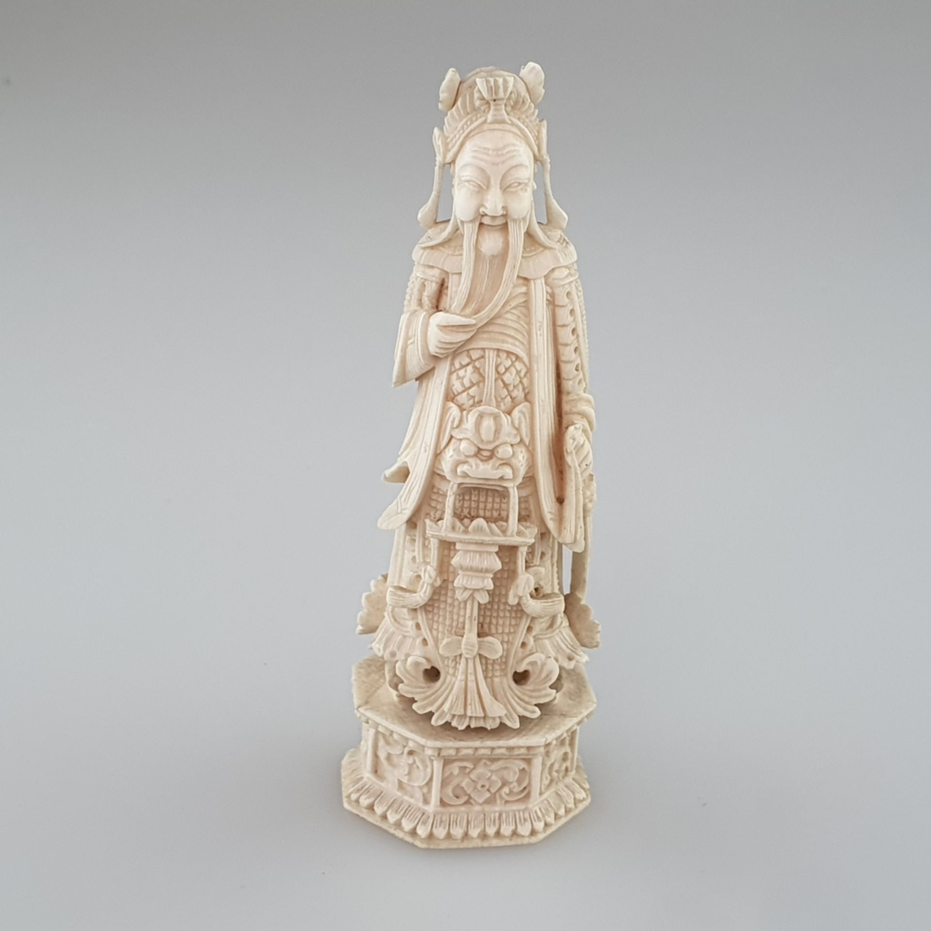 Schachfigur - König, Elfenbein, überaus kunstvoll geschnitzt und graviert, H.ca.11,5 cm, China, aus
