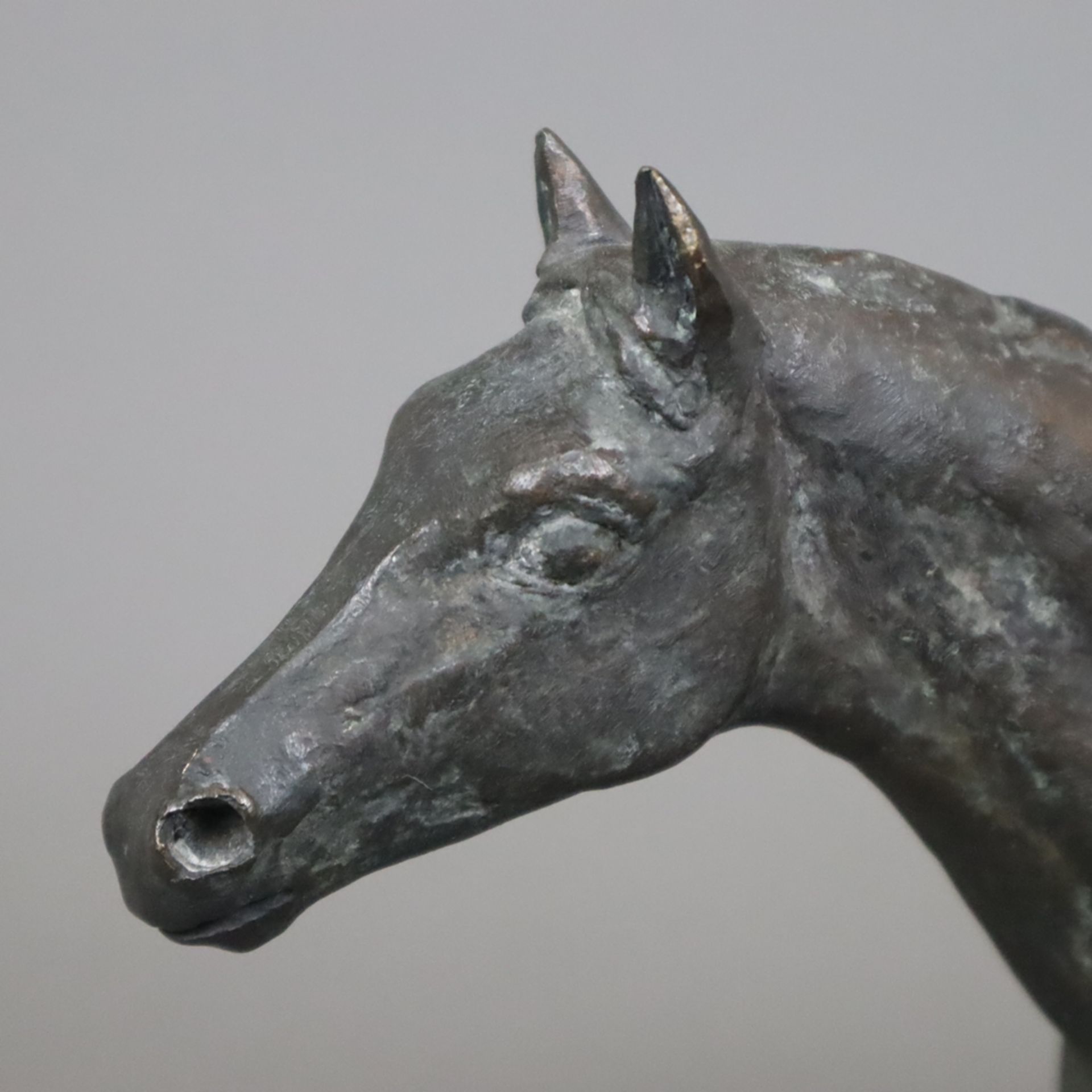 Stralendorff-Eilers, Friederun von (1916 Gamehl -2011 Preetz) - "Galoppierendes Pferd", Bronze, dun - Image 4 of 8