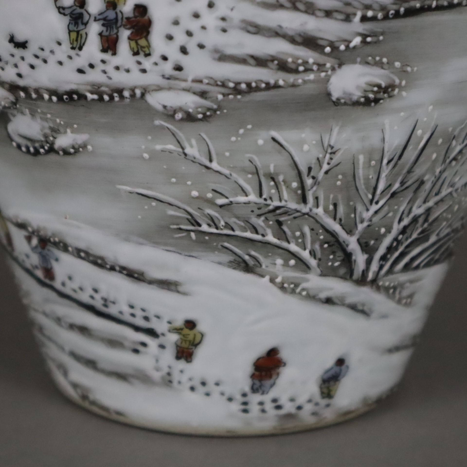 Meiping-Vase - China 20.Jh., Porzellan, umlaufend Dekor mit schneebedeckter Shan-Shui-Landschaft in - Bild 7 aus 11