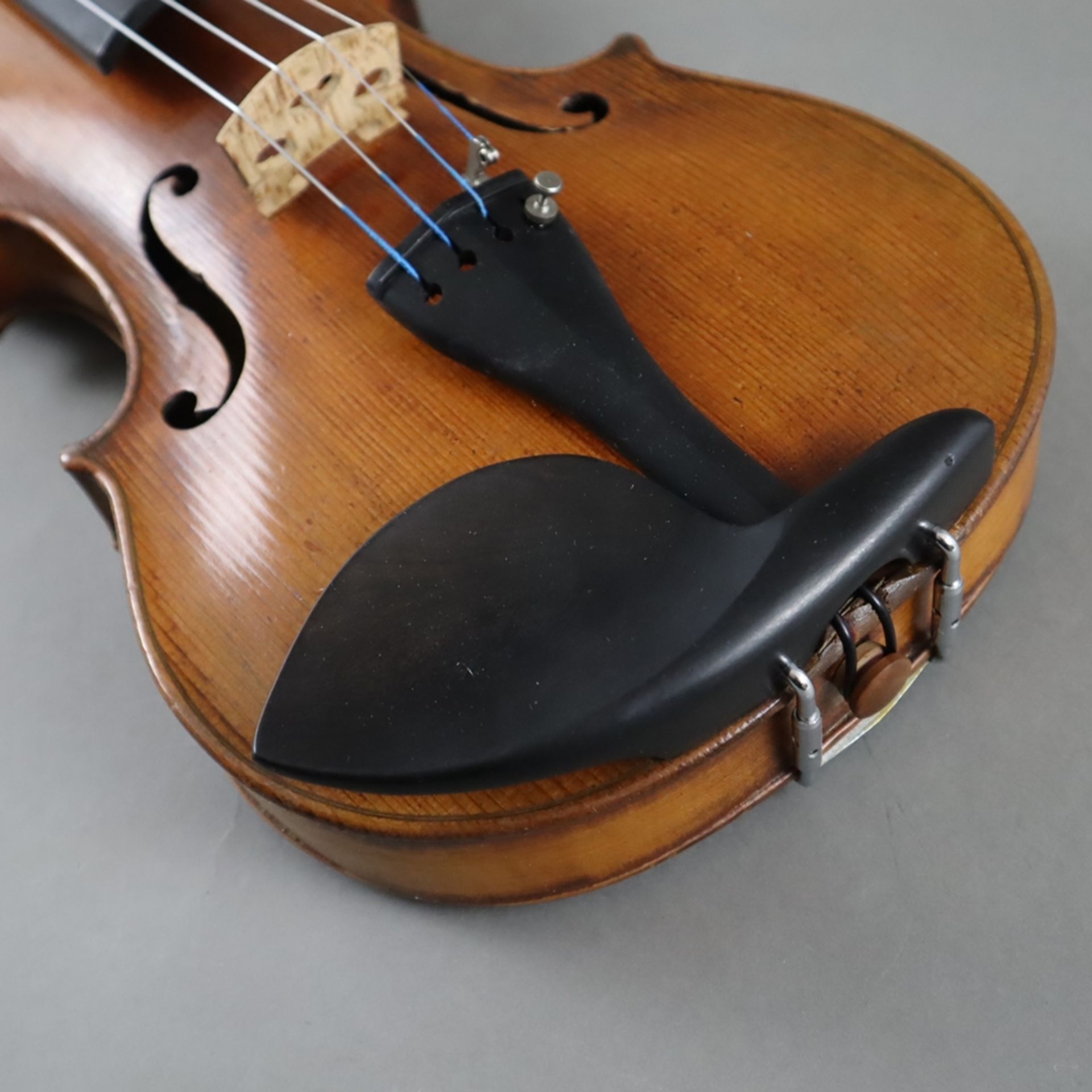 Schmale Geige - Italien, auf dem Faksimile-Etikett bezeichnet "Paolo Leonori / Roma 1949", einteili - Bild 4 aus 8