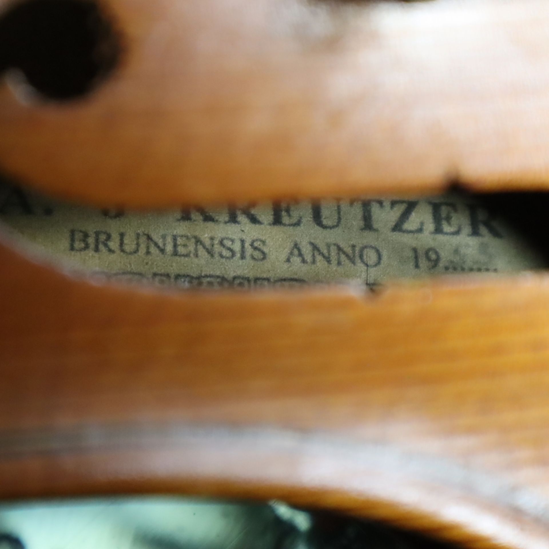 Geige - Tschechien, auf dem Faksimile-Etikett bezeichnet "A.J.Kreutzer / Brunensis anno 1953", zwei - Bild 8 aus 9