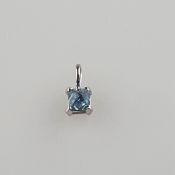 Diamantanhänger - blauer „Fancy“-Diamant von ca. 0,50 ct. im Pyramidenschliff, Weißgold-Fassung, L.