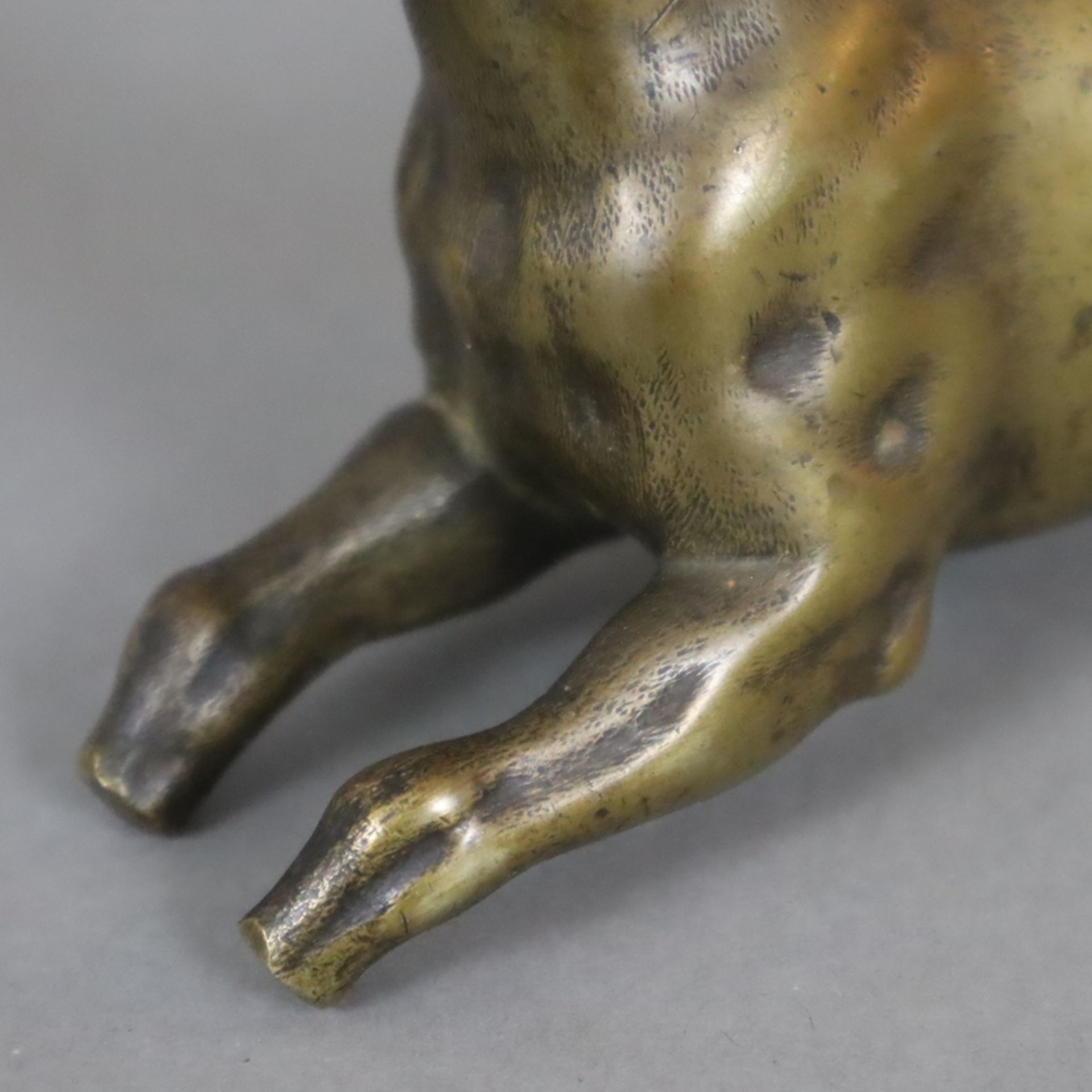 Torso eines springenden Pferdes - Bronze mit goldfarbener Patina, ca. 11,5 x 16,5 x 4 cm, ca. 1425 - Image 4 of 6