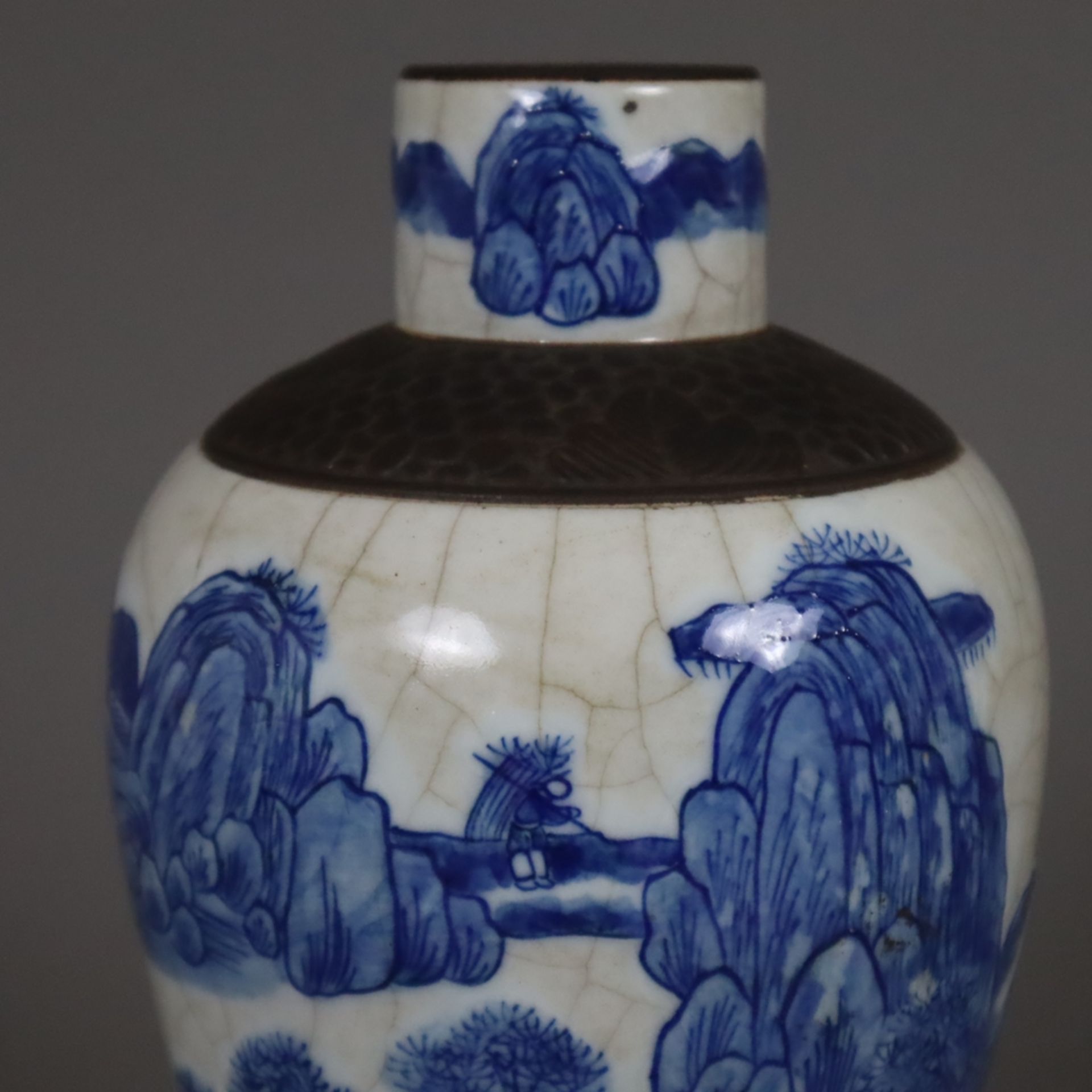 Balustervase - China, späte Qing-Dynastie, fein bemalt mit Landschaftsdekor in Unterglasurblau, bra - Image 2 of 12