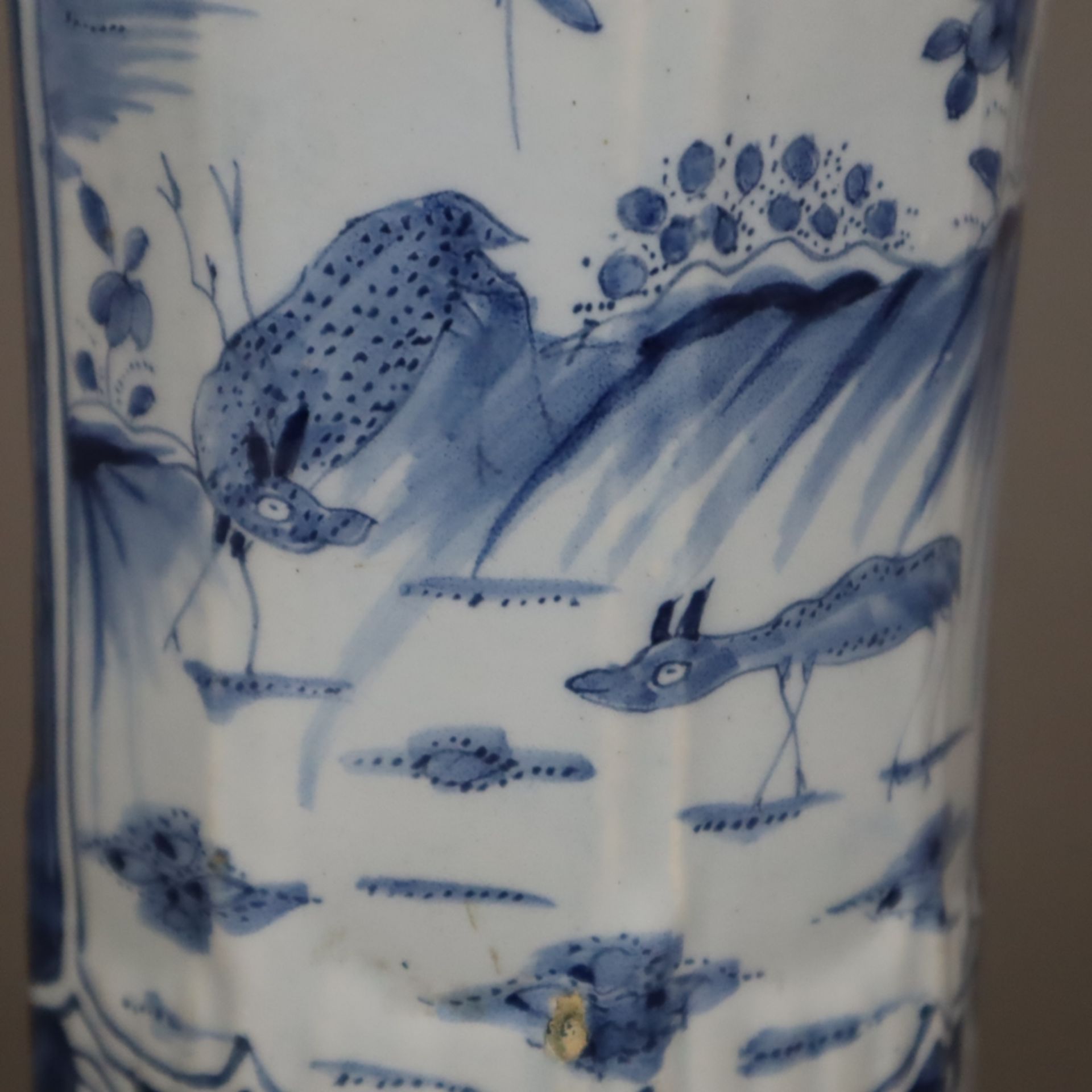 Trompetenvase - Delft, 2. H. 18. Jh., Fayence, kleisterblaue Glasur, Blaudekor mit Tiermotiven, Pfl - Bild 5 aus 12