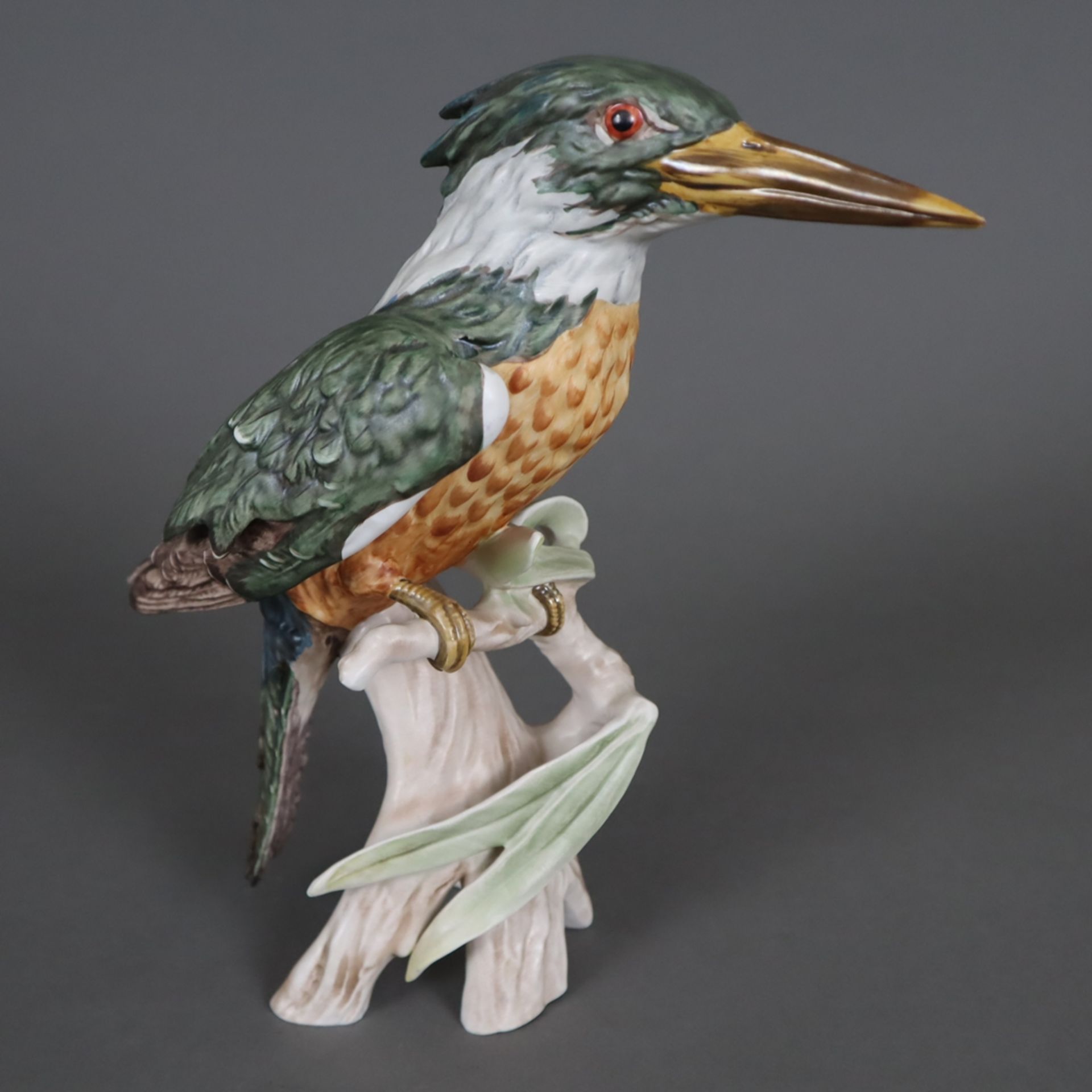 Vogelfigur "Eisvogel" - Goebel, Entwurf von G. Bochmann (1970), Biskuitporzellan, polychrom bemalt,