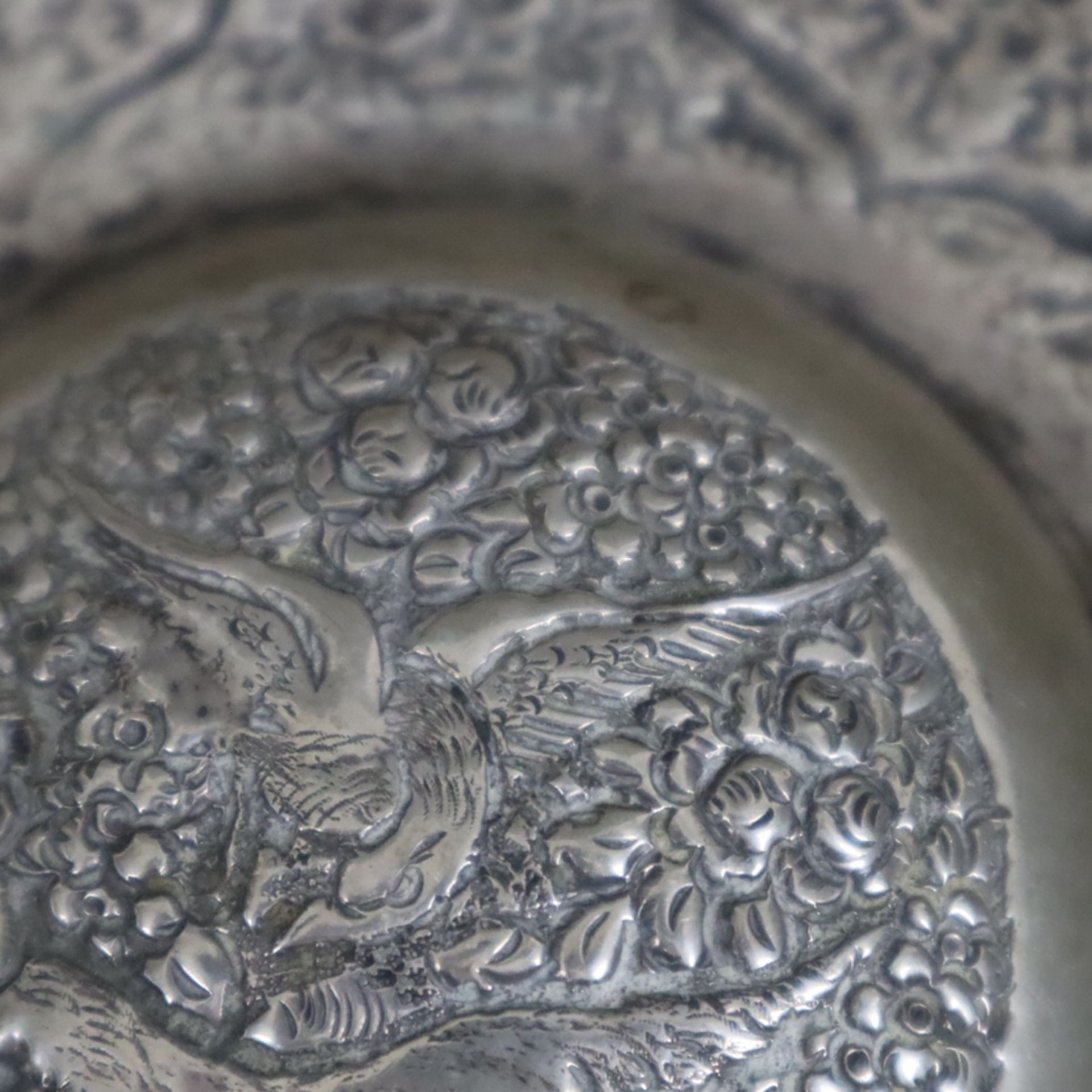 Silberschale - runde hochwandige Form mit gewölbter Mitte, orientalischer Dekor mit floralen Orname - Image 5 of 10