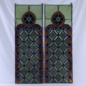 Paar Bleiglas-Fenster - 19.Jh./um 1900, zwei hochrechteckige Paneele mit farbigem Ornamentdekor, Al