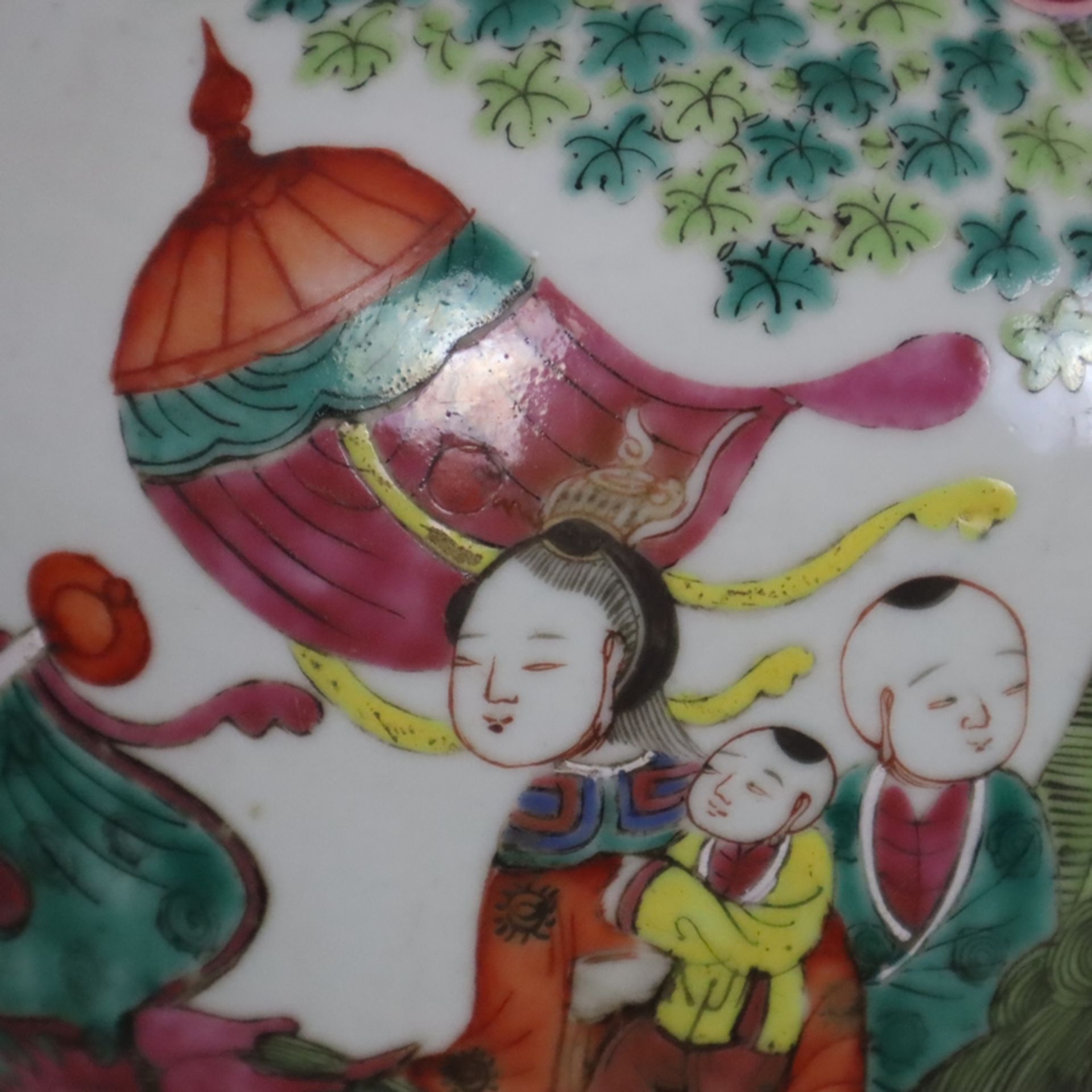 Hoher Ingwertopf mit Holzdeckel - China, späte Qing-Dynastie, Porzellan, ovoide Wandung mit gerunde - Image 6 of 12