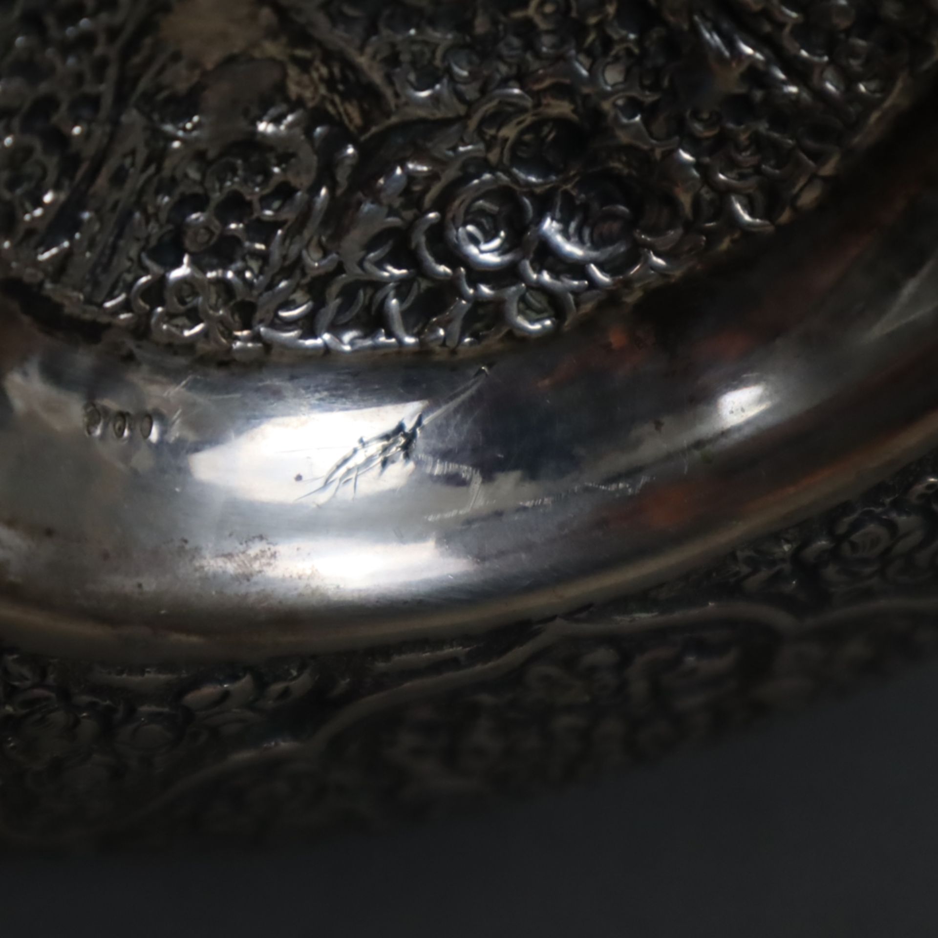 Silberschale - runde hochwandige Form mit gewölbter Mitte, orientalischer Dekor mit floralen Orname - Image 10 of 10