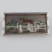 Art Déco-Silberbrosche mit Springreitermotiv - Silber gestempelt "900", rechteckige Plakette mit Um