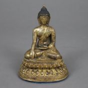 Buddha Shakyamuni - Tibet/Nepal, Kupferlegierung vergoldet, im padmasana auf doppeltem Lotosthron s