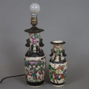 Baluster-Lampenfuß & Vase - China, helle Glasur mit feinem bräunlichem Craquelé, polychrome Emailbe