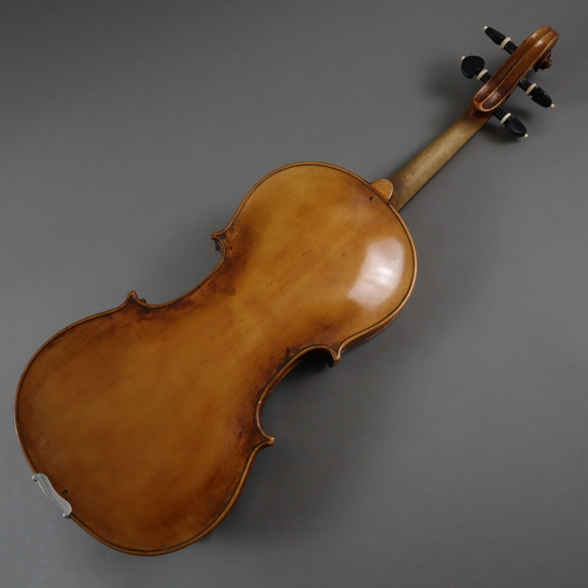 Schmale Geige - Italien, auf dem Faksimile-Etikett bezeichnet "Paolo Leonori / Roma 1949", einteili - Bild 5 aus 8