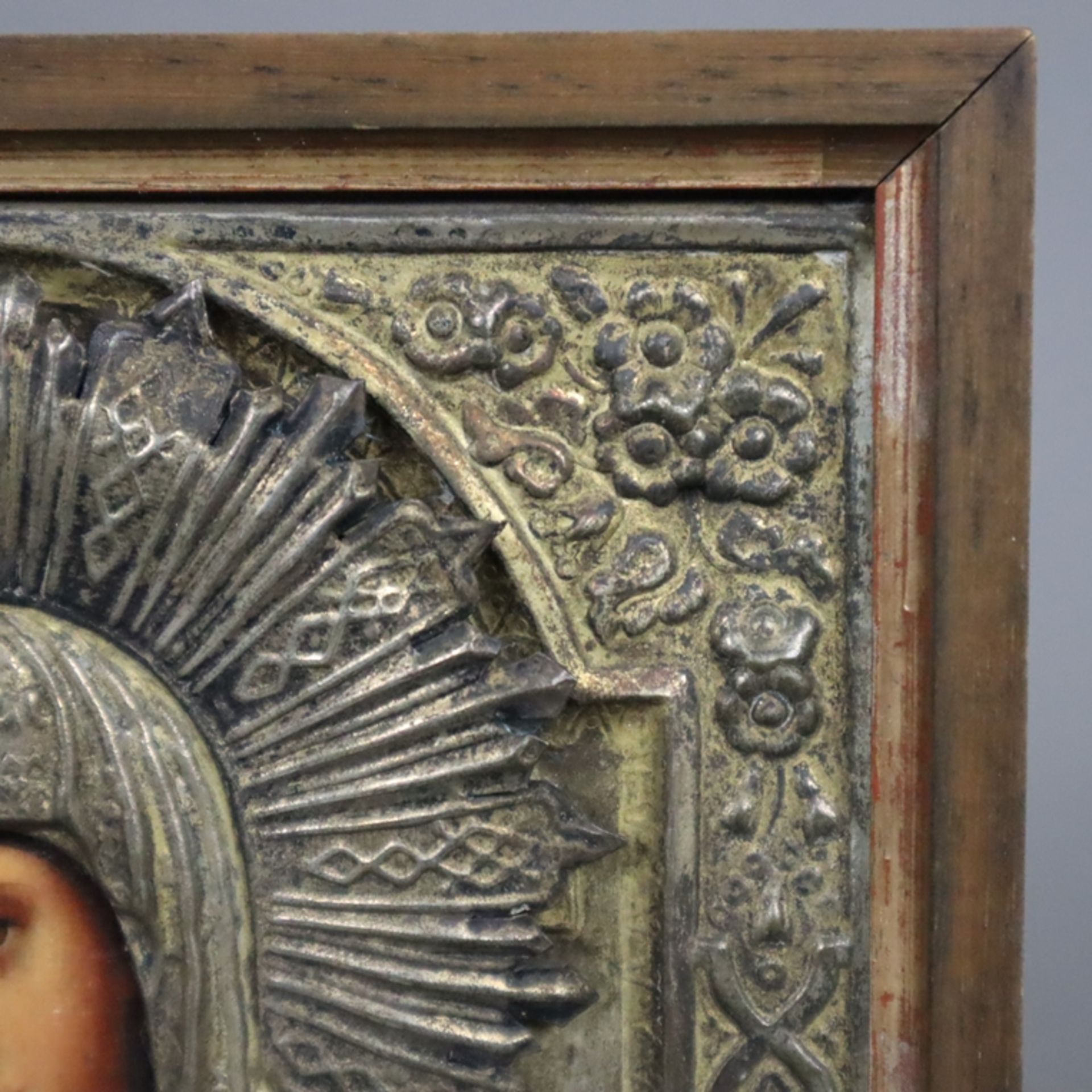 Ikone der Gottesmutter von Wladimir (Wladimirskaja) - Russland, Tempera auf Holz, Metalloklad reich - Bild 4 aus 6
