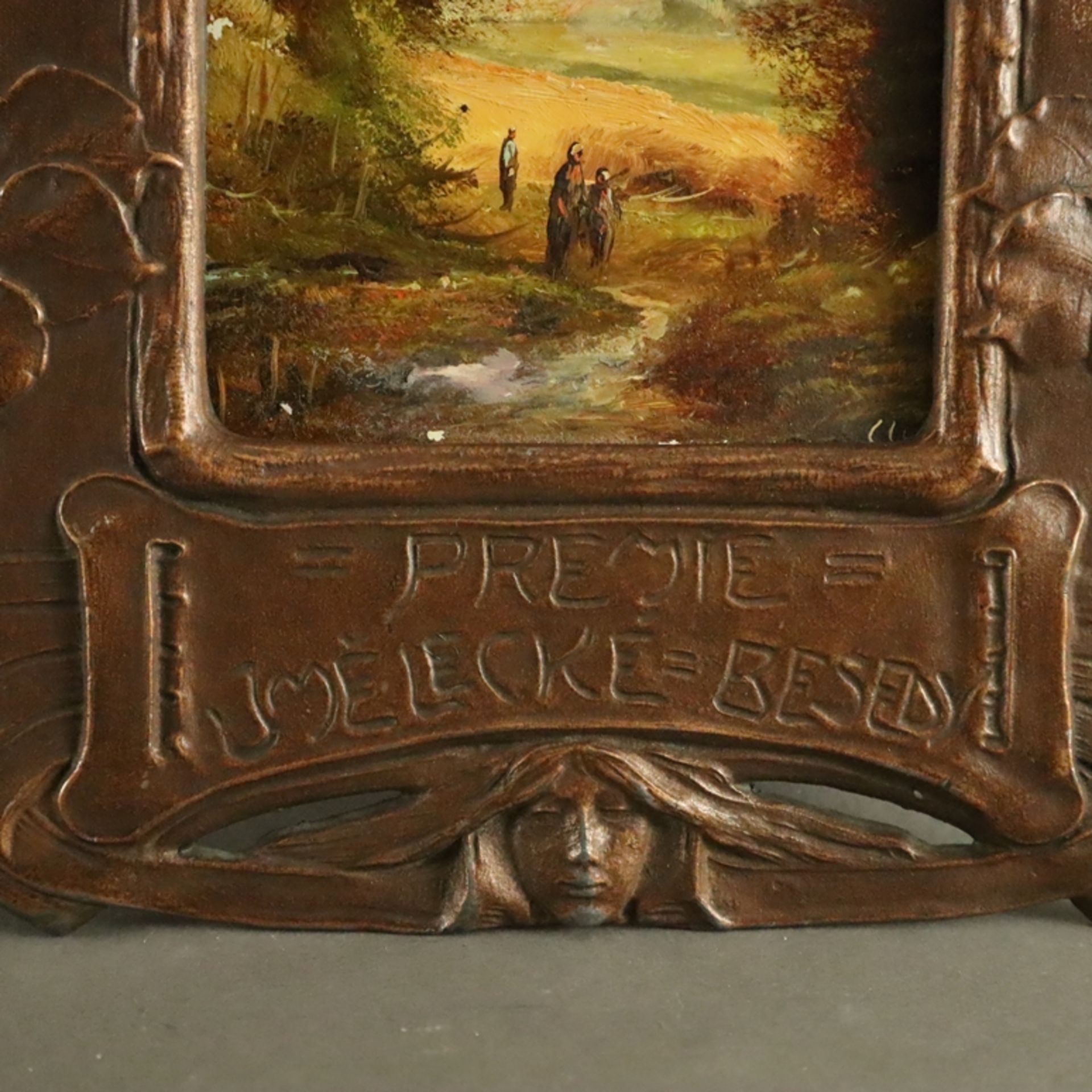 Jugendstil-Rahmen mit Ölbild - Landschaft mit Figurenstaffage, Öl auf Pressspannplatte, unten recht - Image 5 of 11
