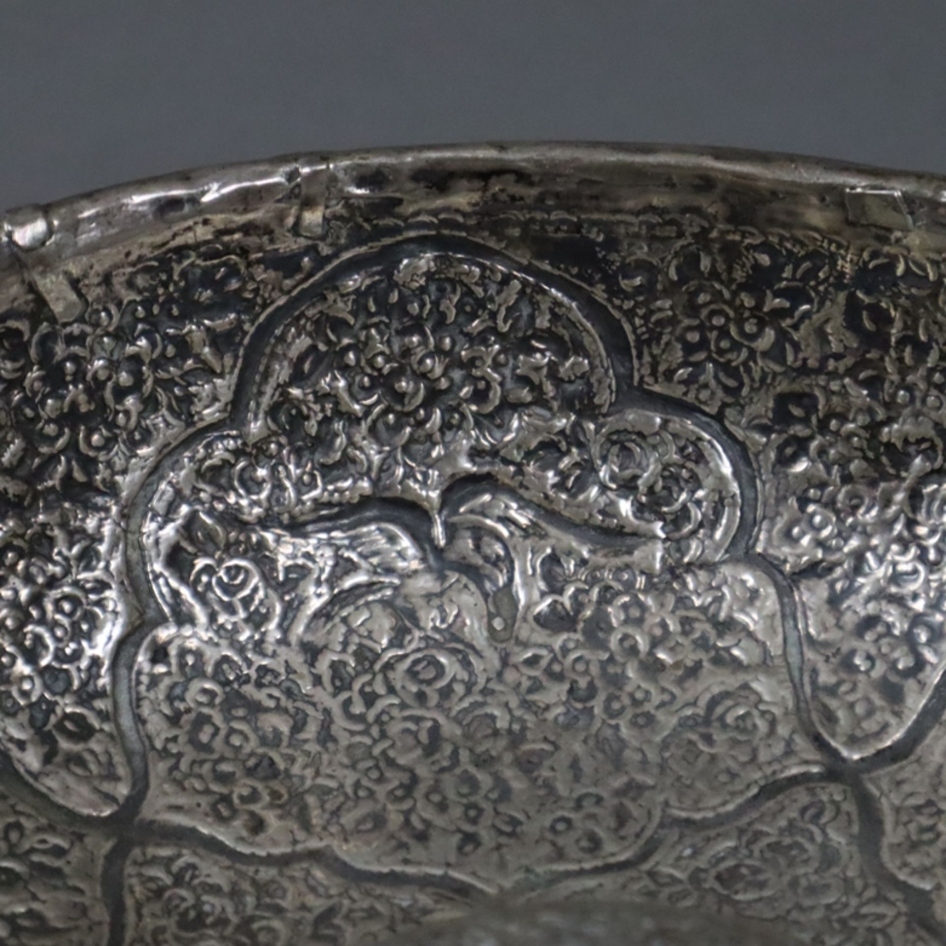 Silberschale - runde hochwandige Form mit gewölbter Mitte, orientalischer Dekor mit floralen Orname - Image 3 of 10