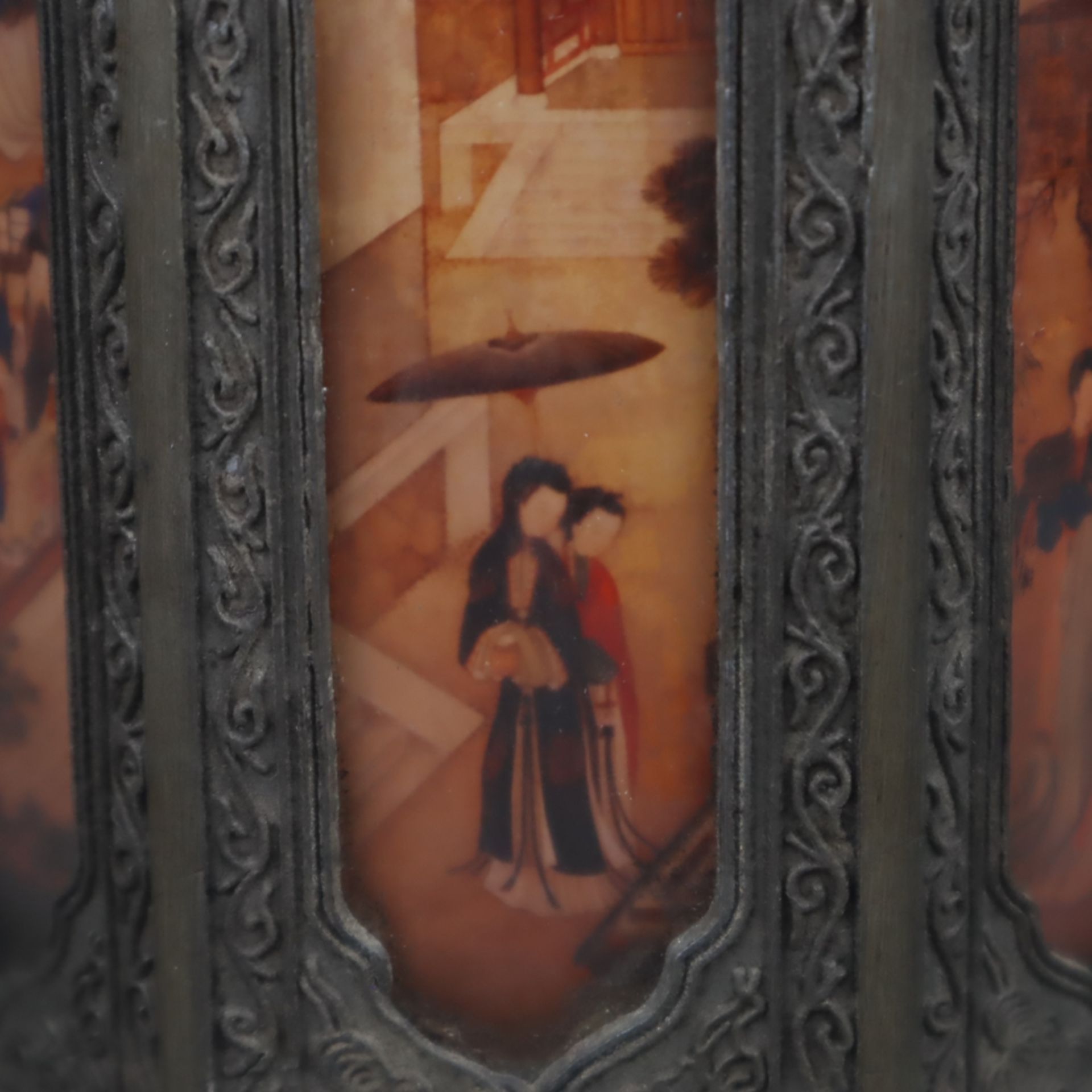 Teedose - China 1.Hälfte 20.Jh., Zinn, oktogonale Laternenform, mit acht feinen Hinterglasbildern, - Image 7 of 10