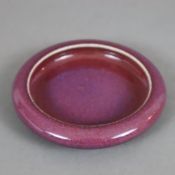Pinsel-Waschschale - China 20. Jh., rundes Schälchen mit eingezogenem Rand, außen wie innen purpurf