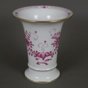 Trichtervase - Meissen, 20. Jh., Porzellan, Indische Malerei in Purpurrot, Goldakzente, Form "Neuer