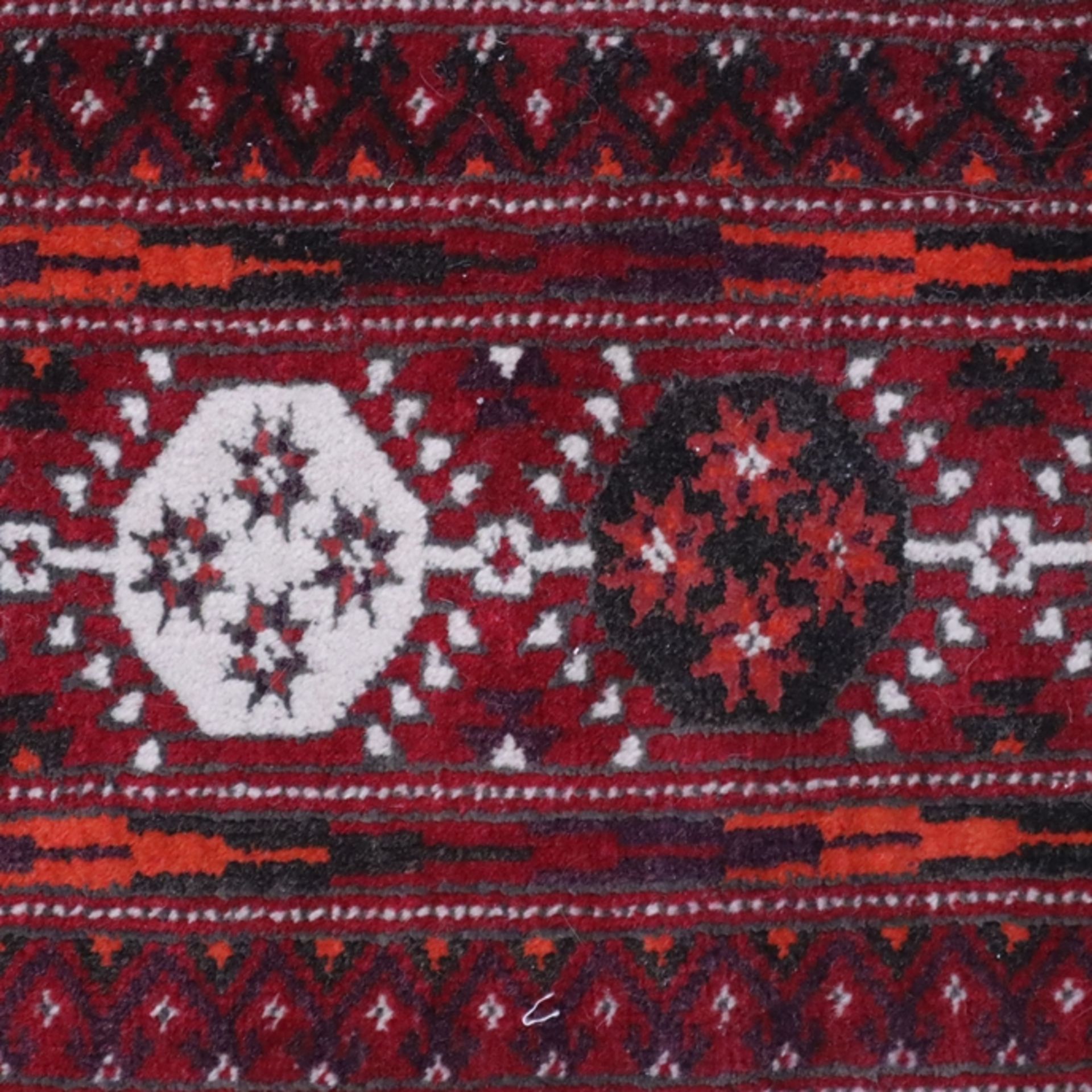 Tekke-Buchara - Wolle geknüpft auf Wolle, rotgrundig, mit Muster im turkmenischen Stil, ca. 208 x 1 - Image 5 of 7