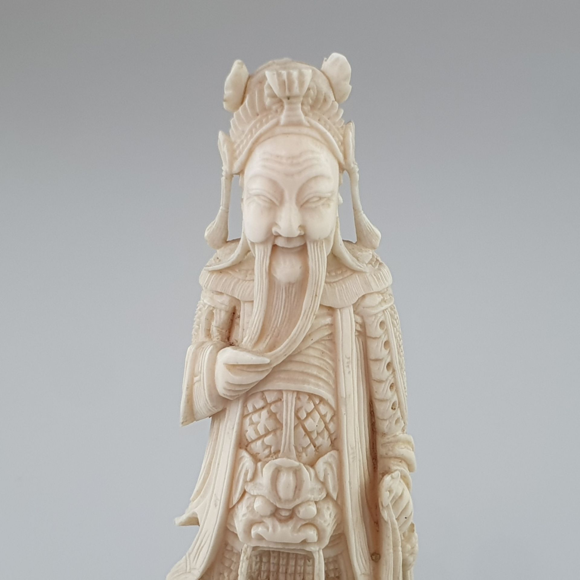 Schachfigur - König, Elfenbein, überaus kunstvoll geschnitzt und graviert, H.ca.11,5 cm, China, aus - Bild 2 aus 7