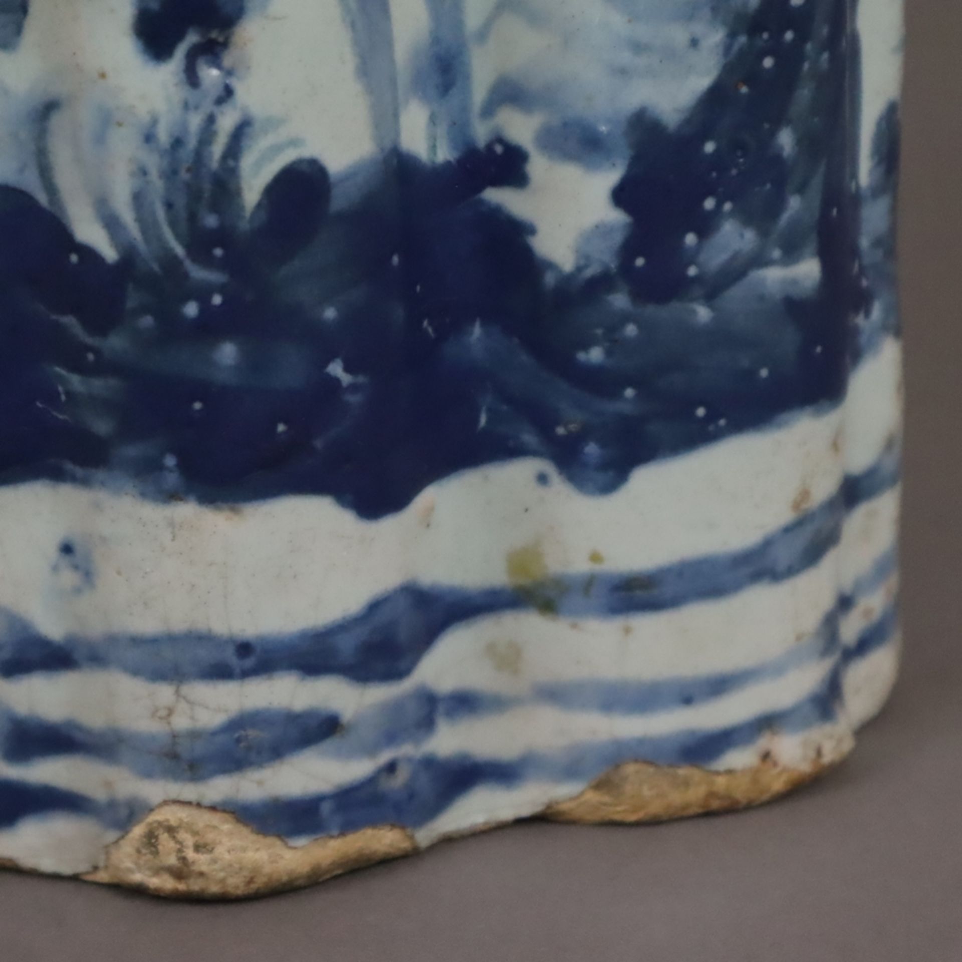 Flasche - Fayence, wohl 18. Jh., kleisterblaue Glasur, Blaudekor mit Tiermotiven, mehrpassige Wandu - Bild 9 aus 12