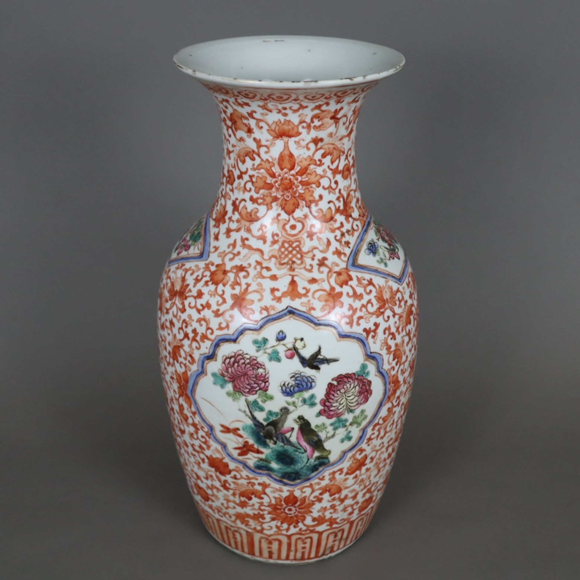 Große Balustervase - China, Qing-Dynastie, 19.Jh., balusterförmiger Körper mit zylindrischem Hals u