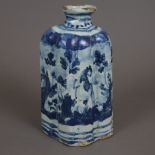 Flasche - Fayence, wohl 18. Jh., kleisterblaue Glasur, Blaudekor mit Tiermotiven, mehrpassige Wandu