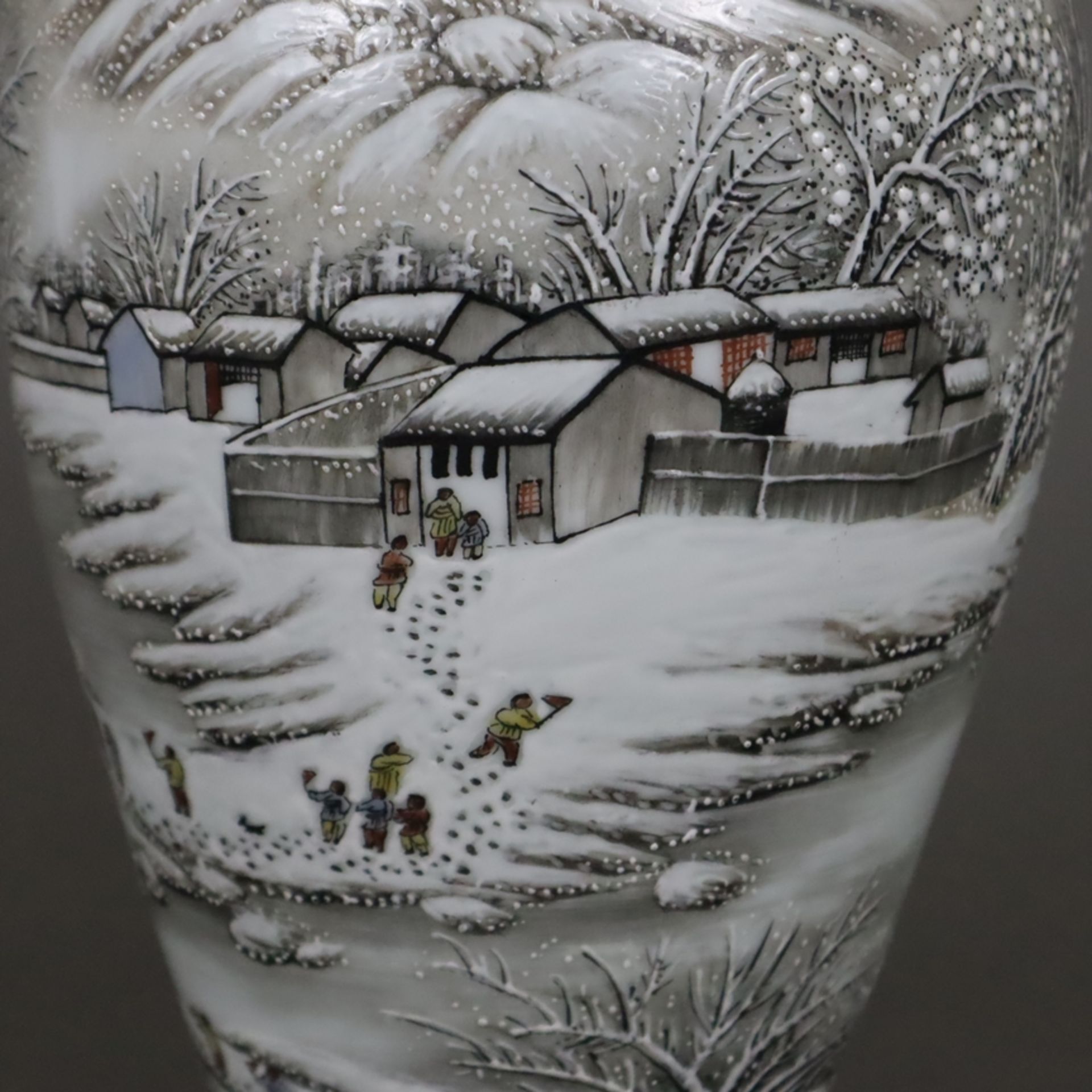 Meiping-Vase - China 20.Jh., Porzellan, umlaufend Dekor mit schneebedeckter Shan-Shui-Landschaft in - Bild 4 aus 11