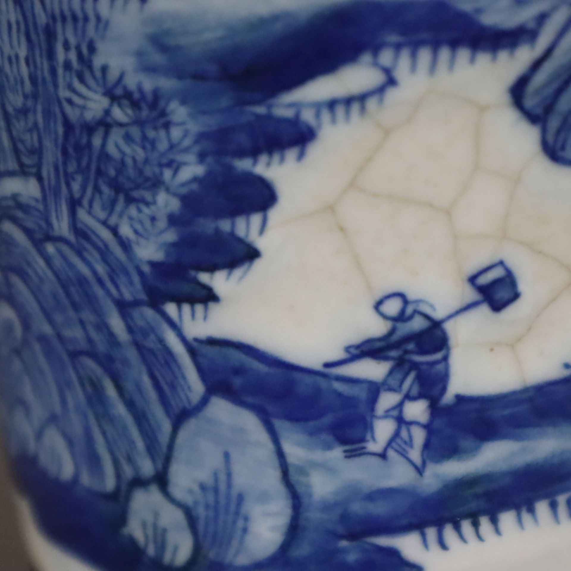 Balustervase - China, späte Qing-Dynastie, fein bemalt mit Landschaftsdekor in Unterglasurblau, bra - Image 7 of 12