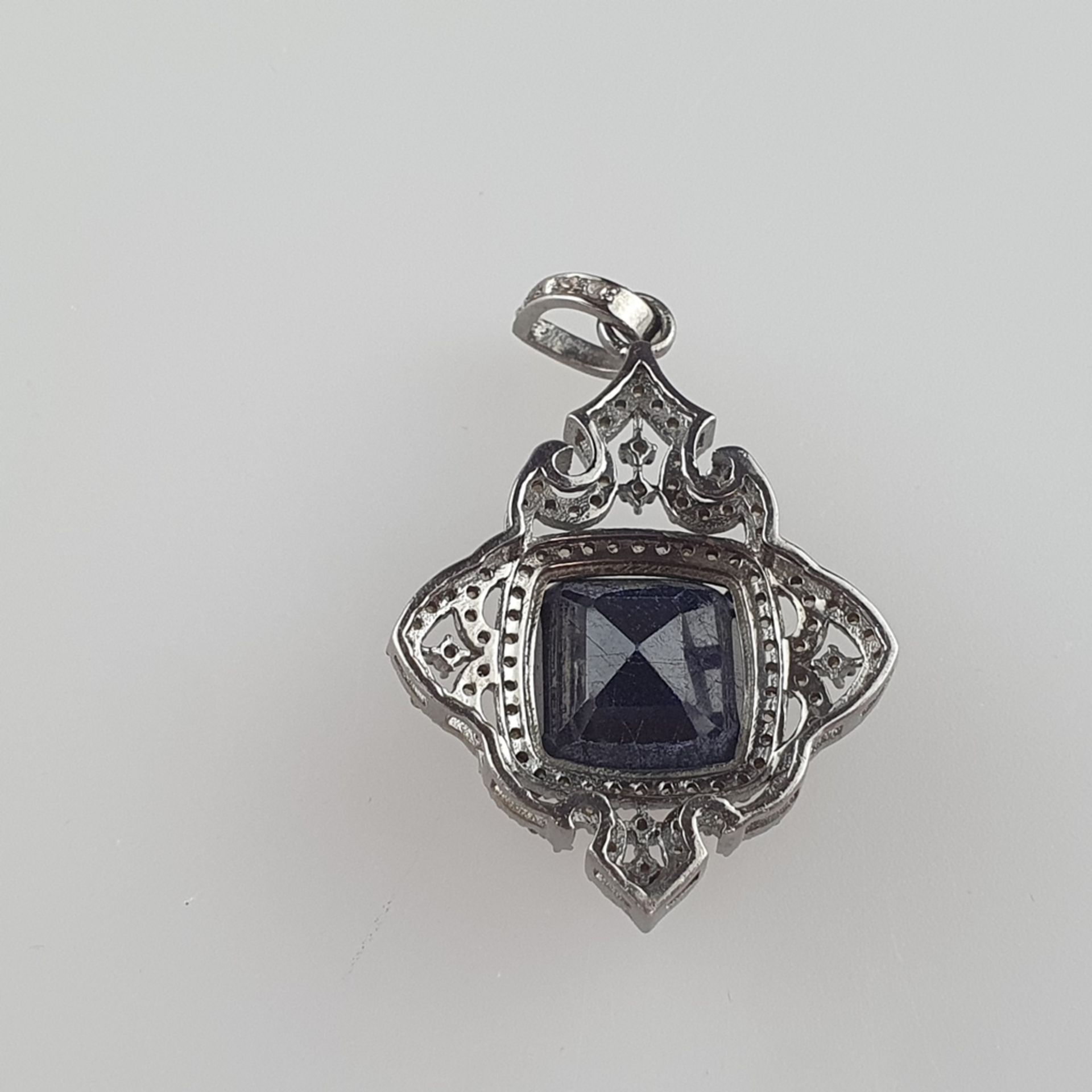 Saphiranhänger mit Diamanten - Sterling Silber 925/000, Besatz mit 1 facettiertem Saphir von ca. 18 - Image 4 of 4