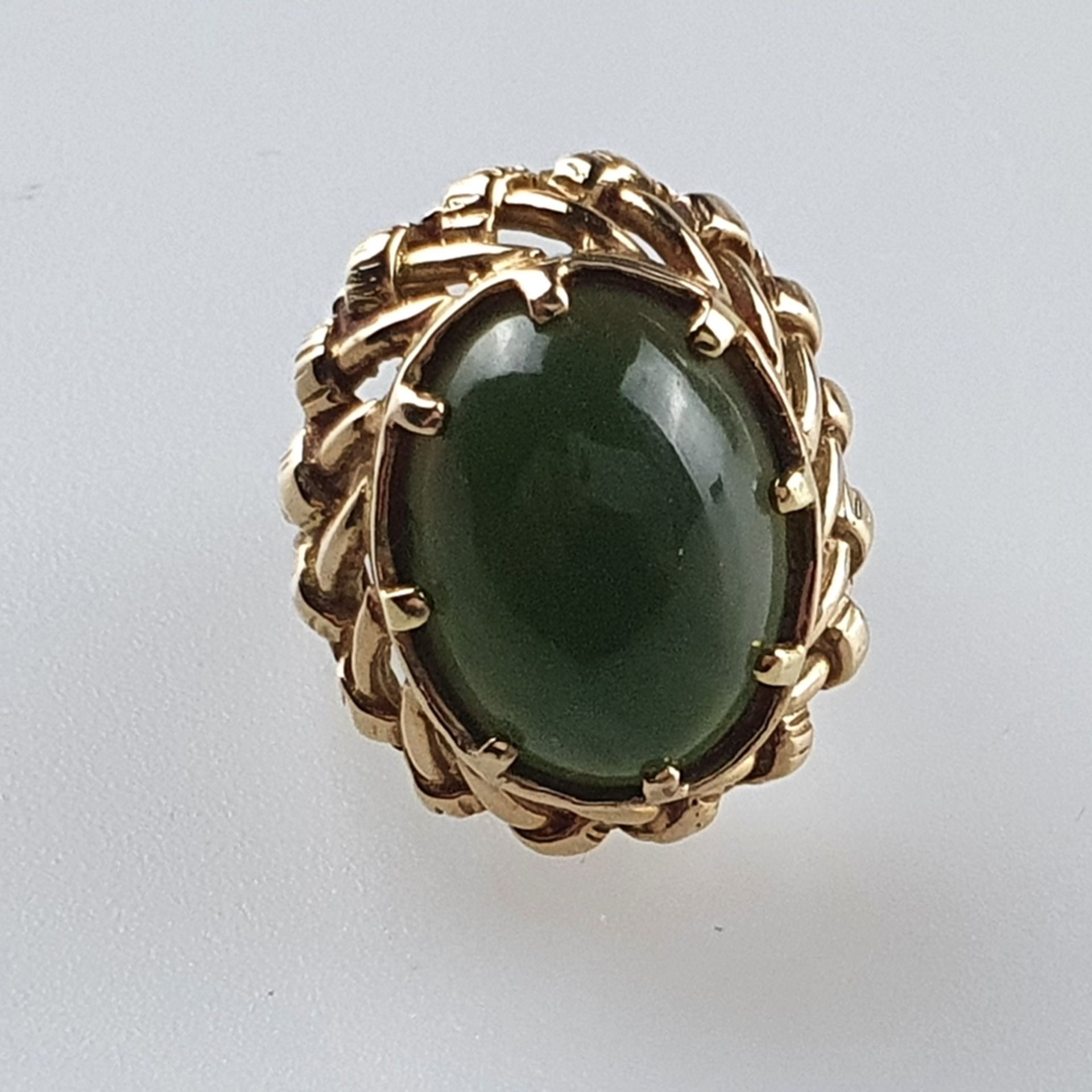 Achatring - 10Kt-Gelbgold, gestempelt, aufwändig durchbrochen gearbeitete Fassung und Schiene, oval