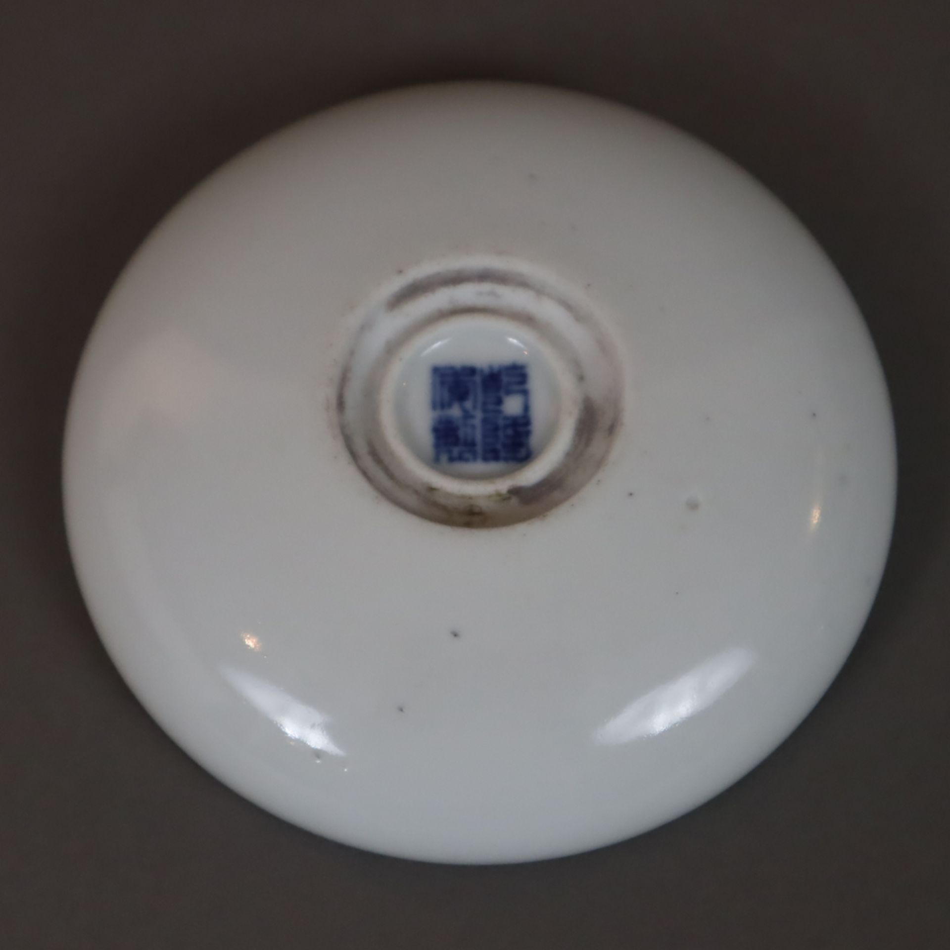 Pinsel-Waschschale mit Drachendekor - China 20. Jh., rundes Porzellanschälchen mit Drachenmotiv in - Image 5 of 6