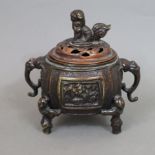 Kleines Räuchergefäß - China, Bronzelegierung/Kupfer, von drei Knaben getragener bauchiger Korpus m
