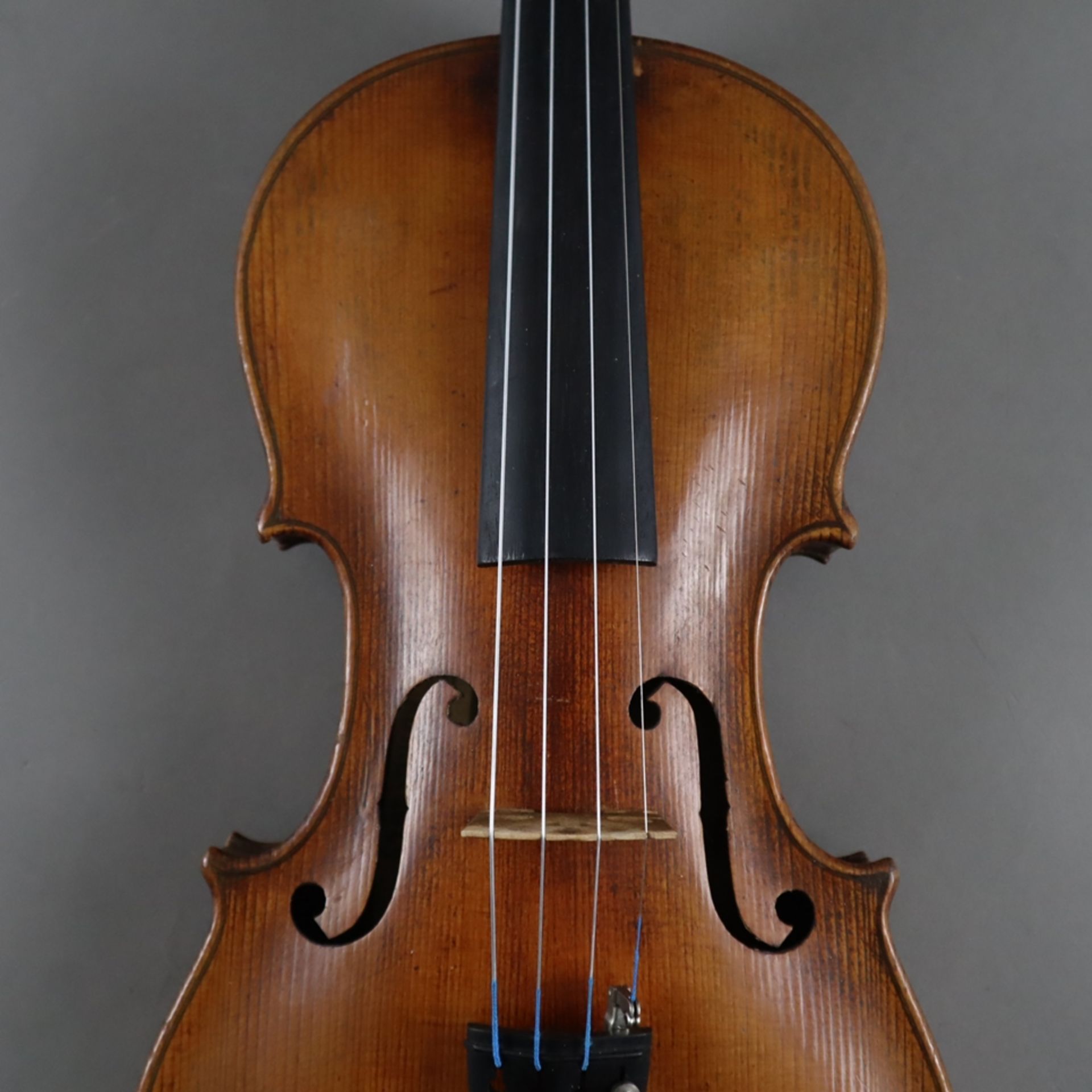 Schmale Geige - Italien, auf dem Faksimile-Etikett bezeichnet "Paolo Leonori / Roma 1949", einteili - Bild 3 aus 8