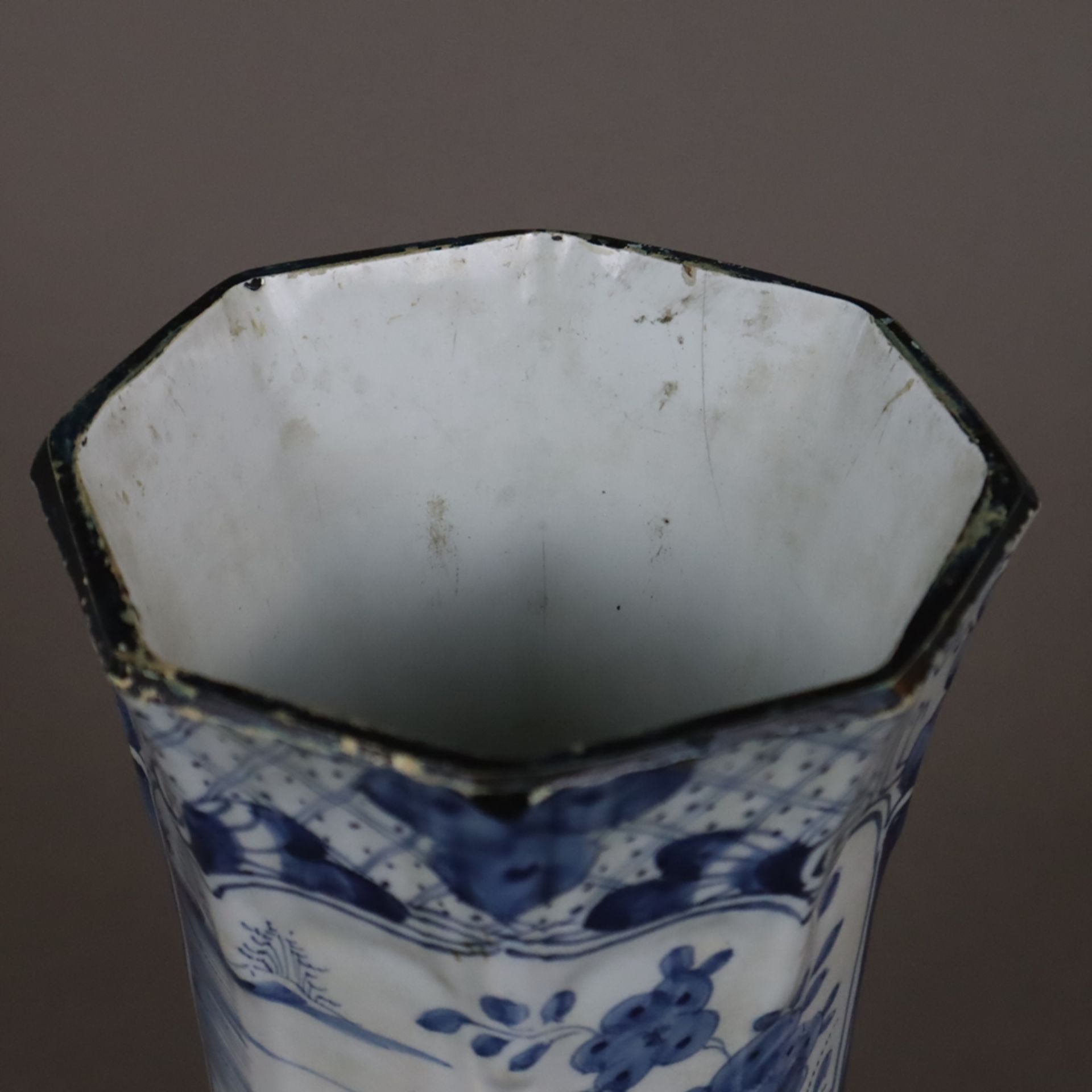 Trompetenvase - Delft, 2. H. 18. Jh., Fayence, kleisterblaue Glasur, Blaudekor mit Tiermotiven, Pfl - Bild 2 aus 12