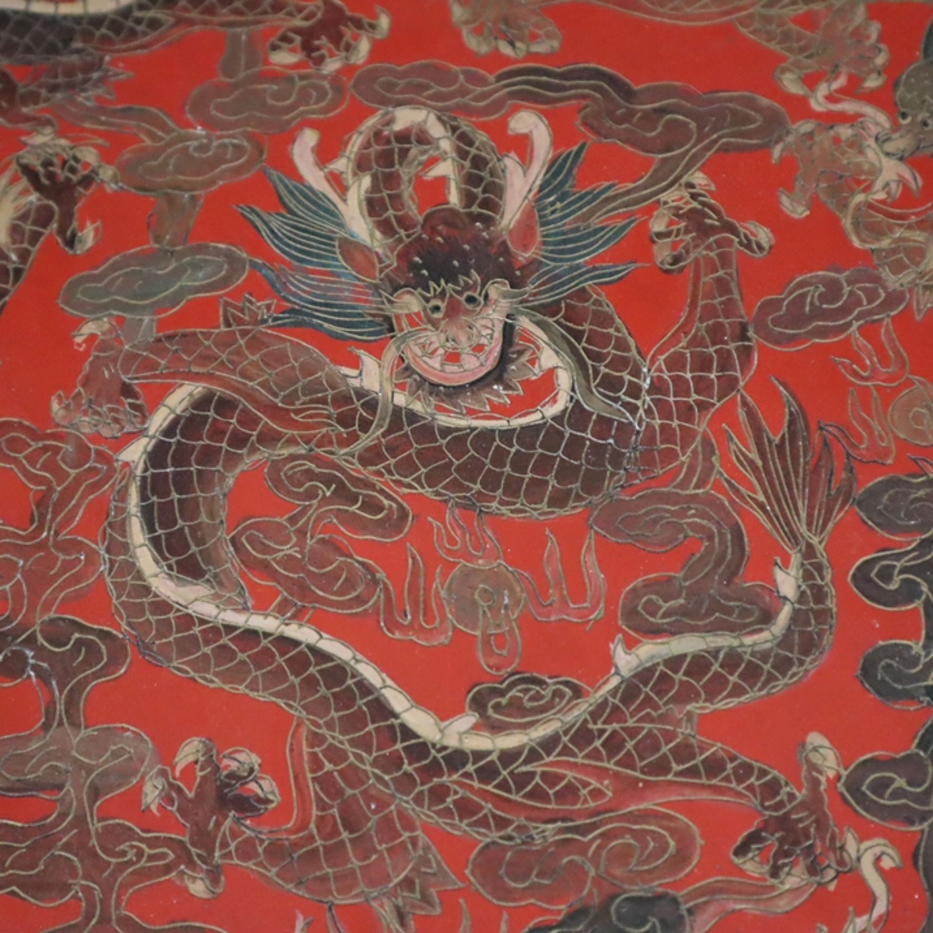 Große runde Deckeldose - China, Qing-Dynastie, frühes 19.Jh., ausladender sechzehnpassiger Korpus m - Image 3 of 10