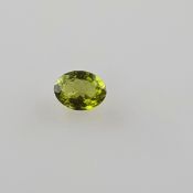 Loser Peridot - 1,84 ct, grün, Ovalschliff, Maße: 8,8 x 6,8 x 4,6 mm, transparent, unbehandelt, in 